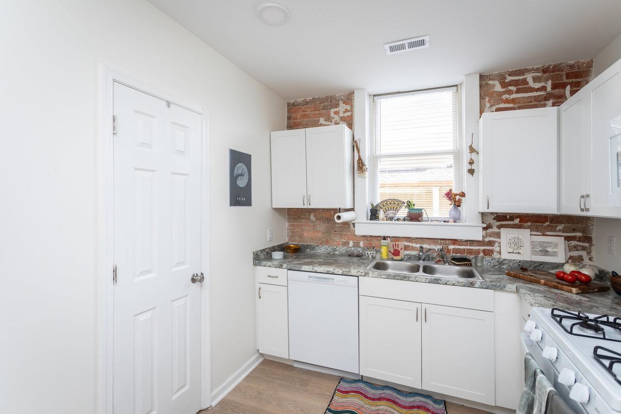 253 N AUGUSTA AVE