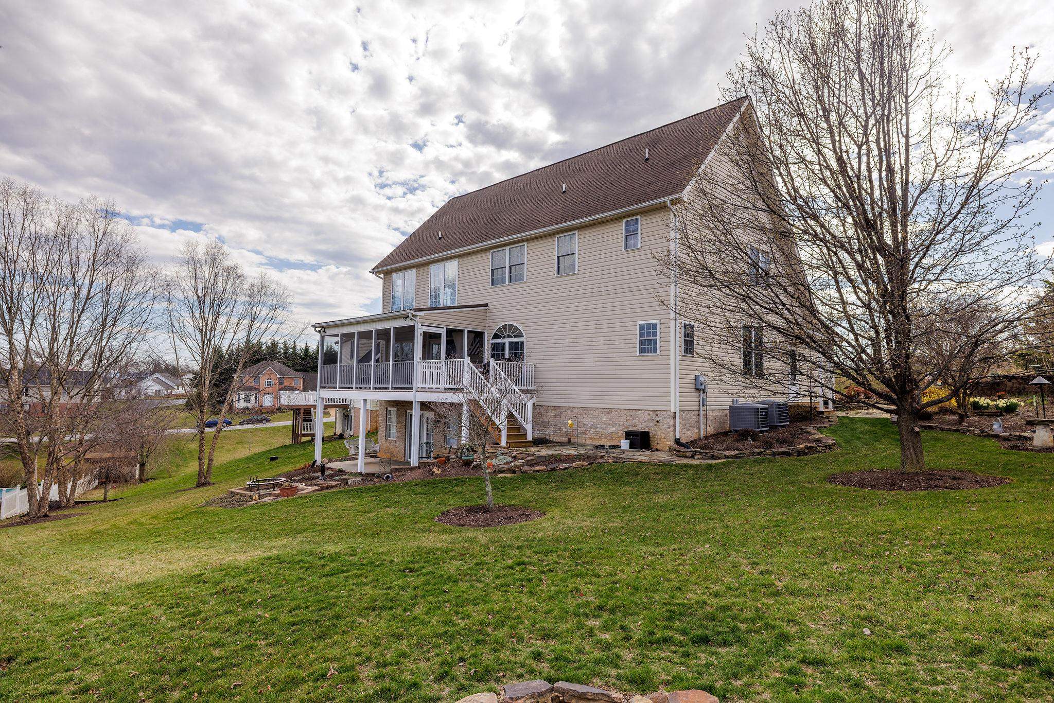 102 SHAWN CIR