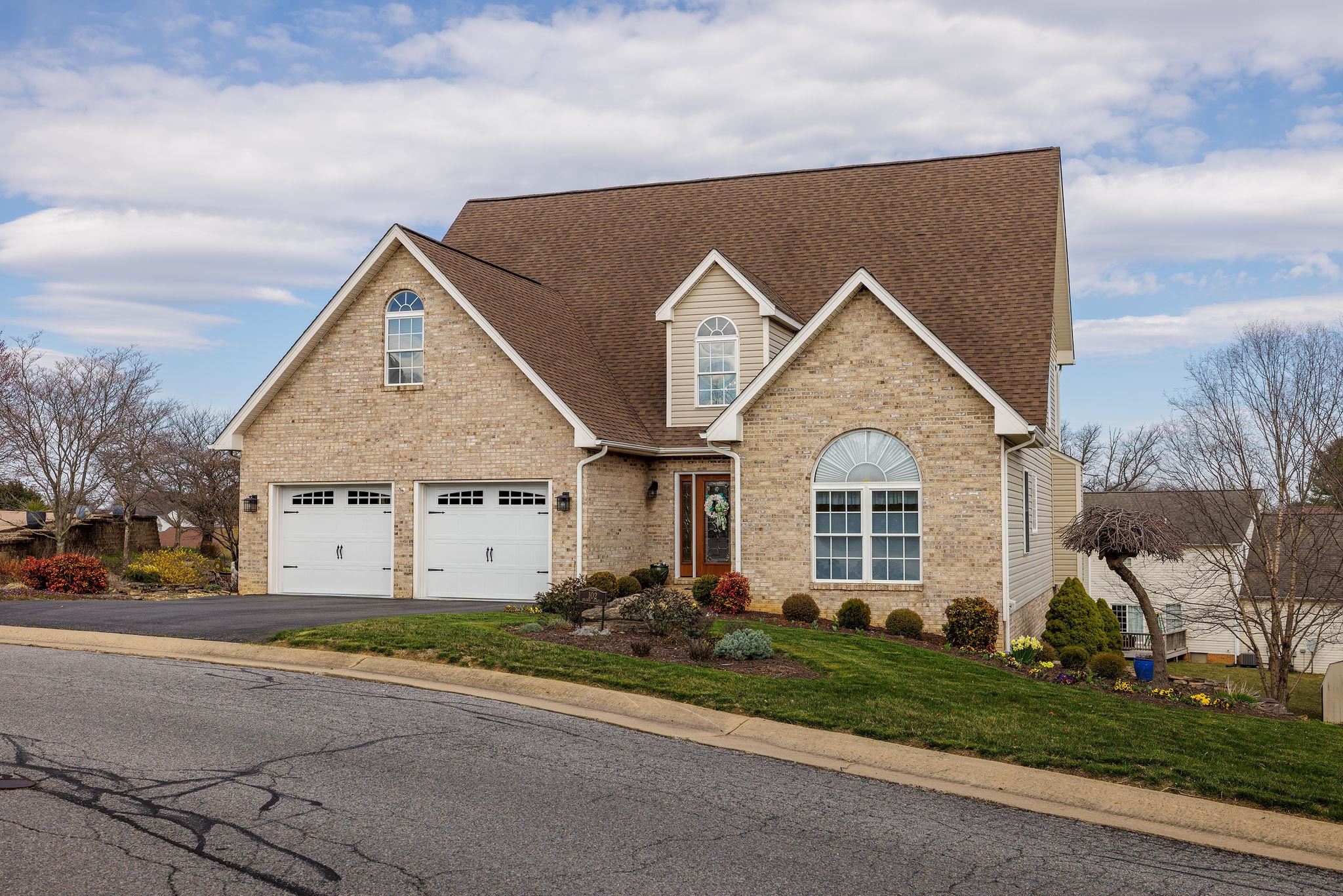 102 SHAWN CIR