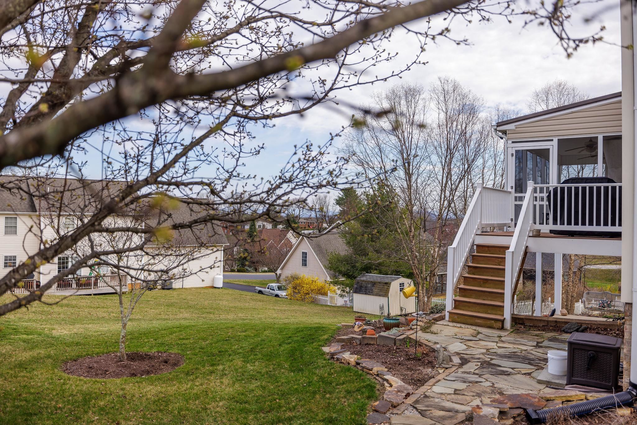 102 SHAWN CIR