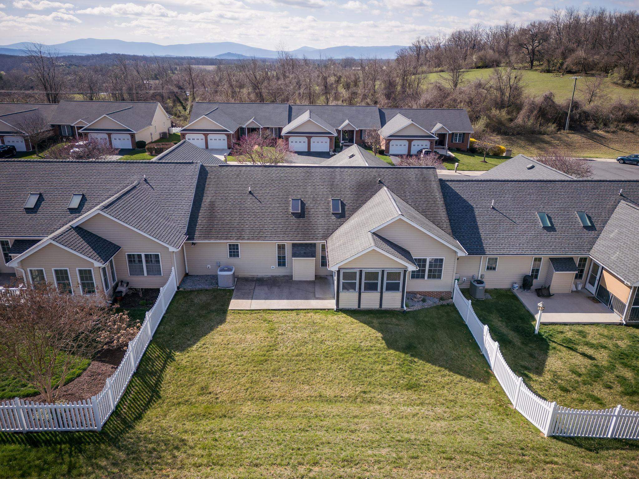 202 RED OAK DR