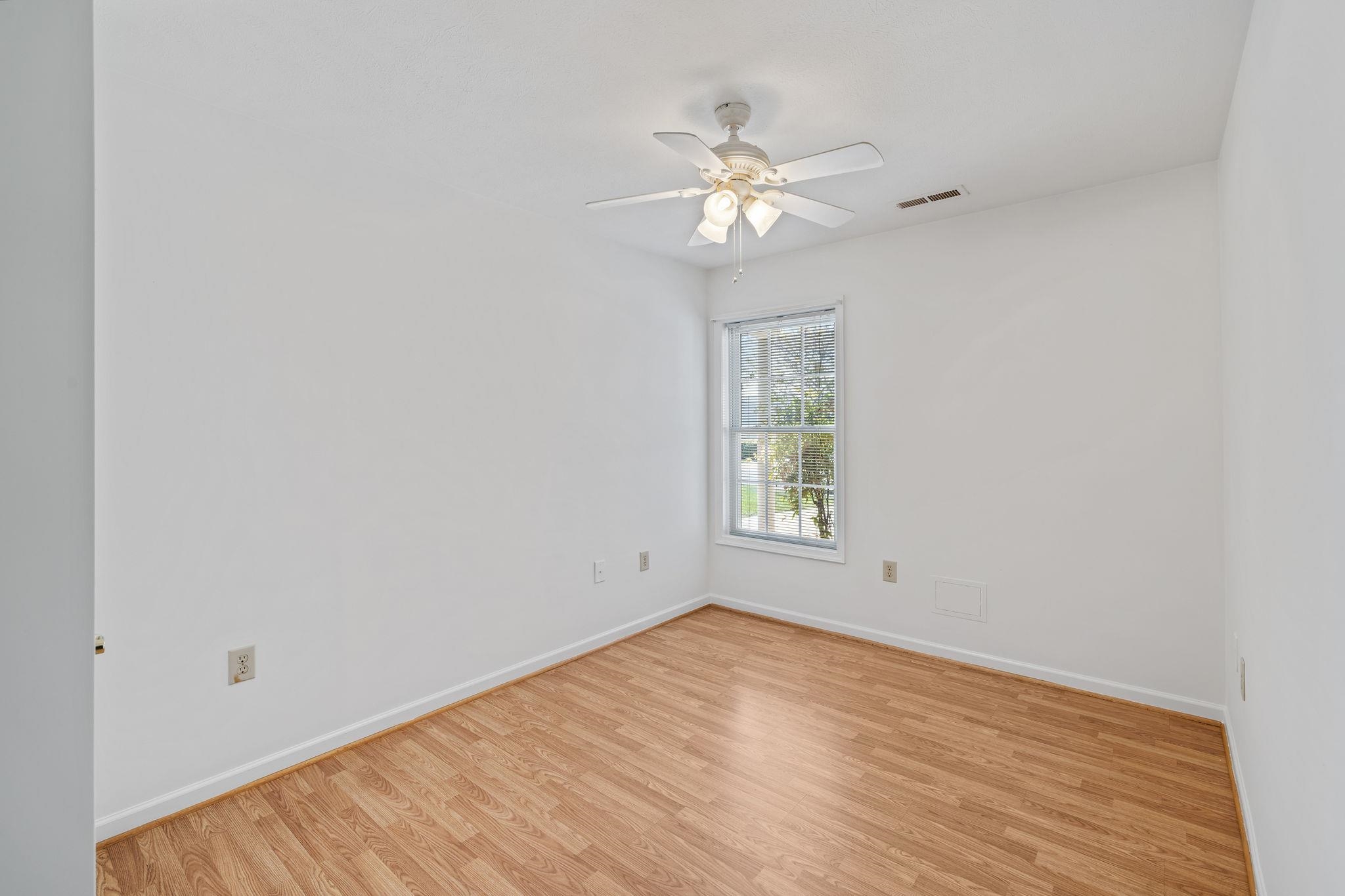 202 RED OAK DR