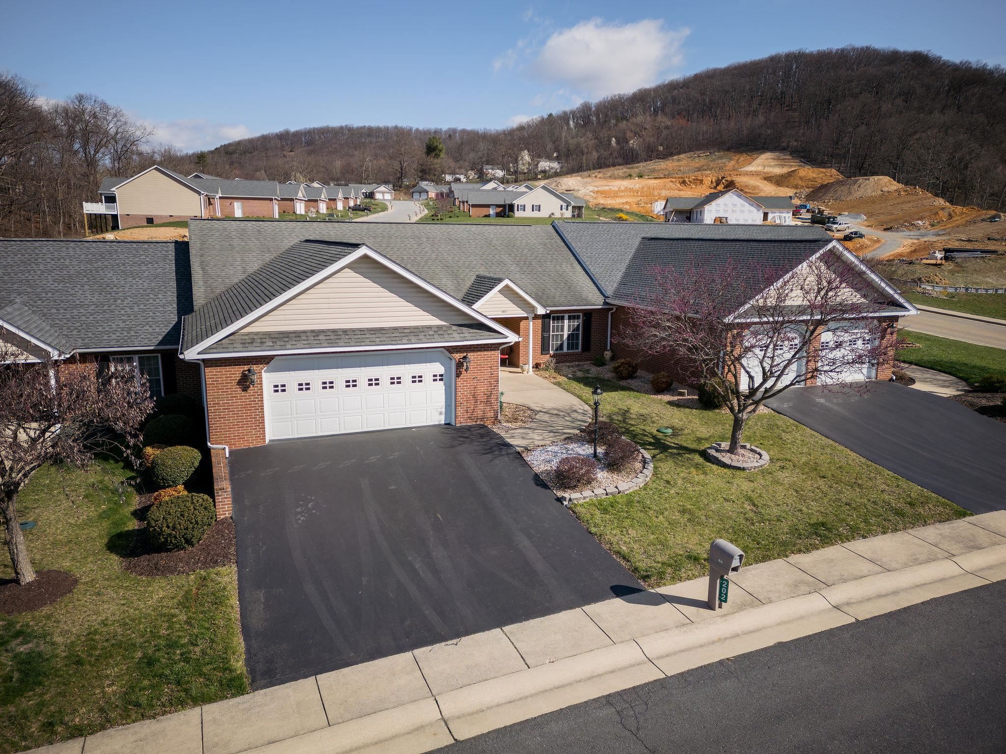 202 RED OAK DR