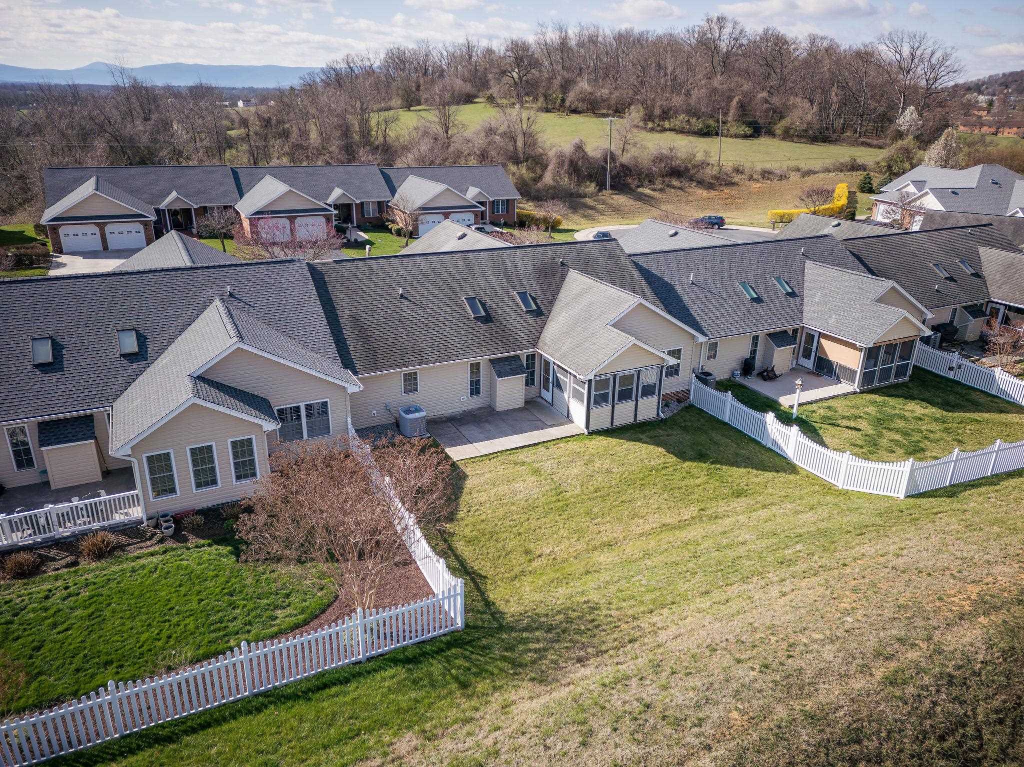 202 RED OAK DR