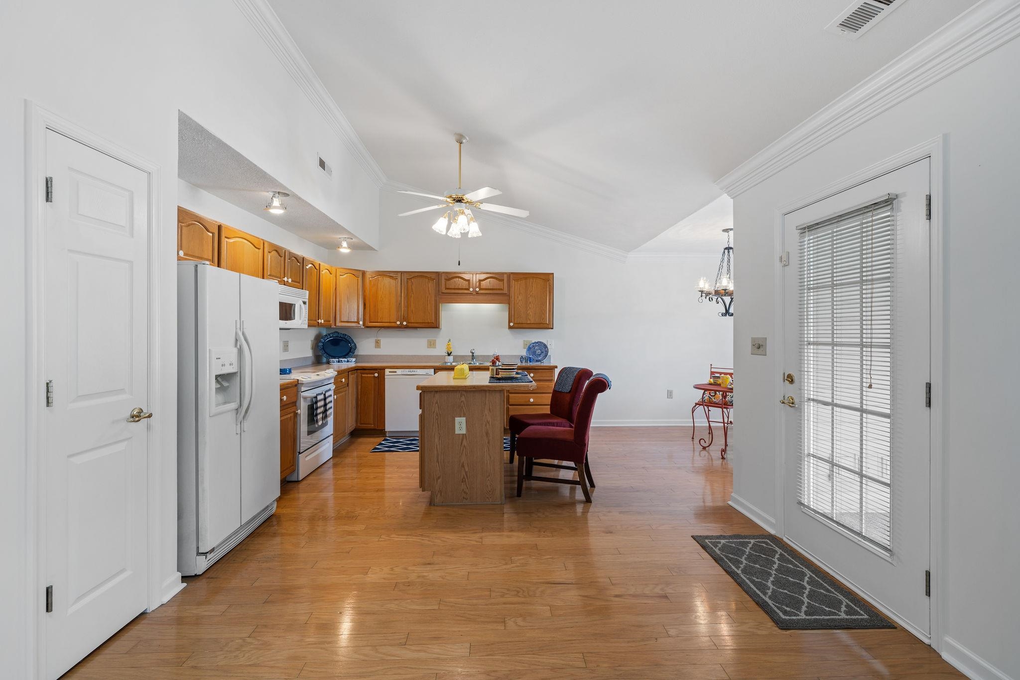 202 RED OAK DR