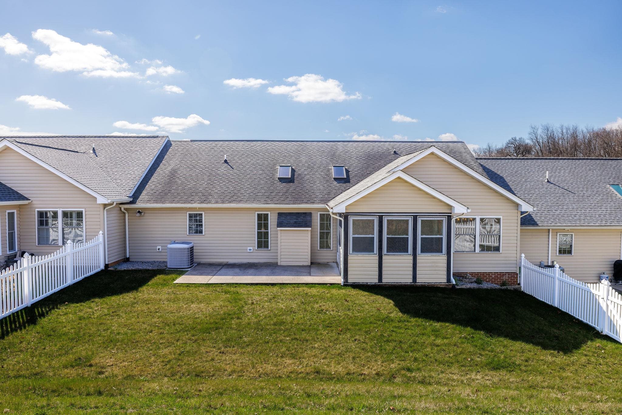 202 RED OAK DR
