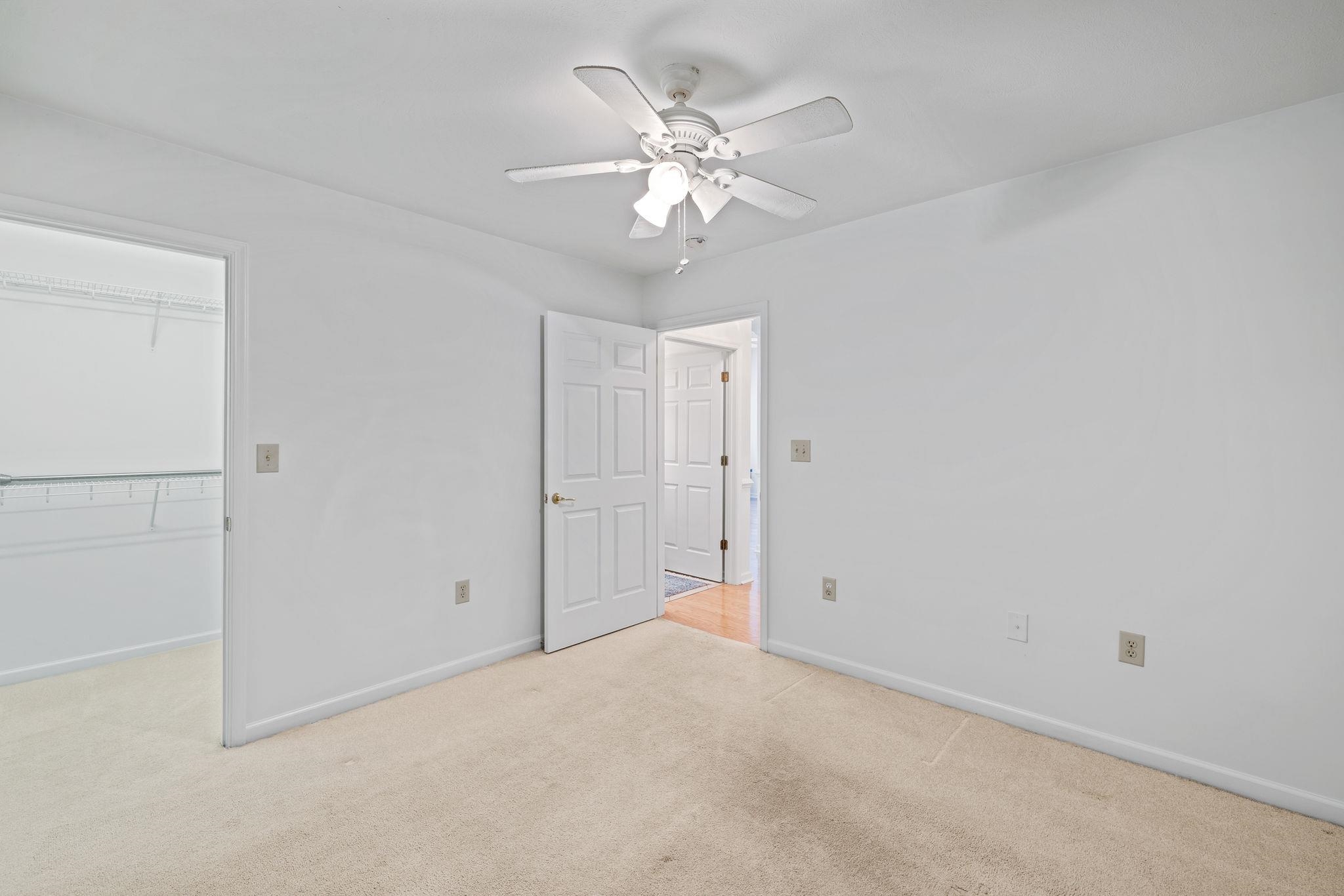 202 RED OAK DR