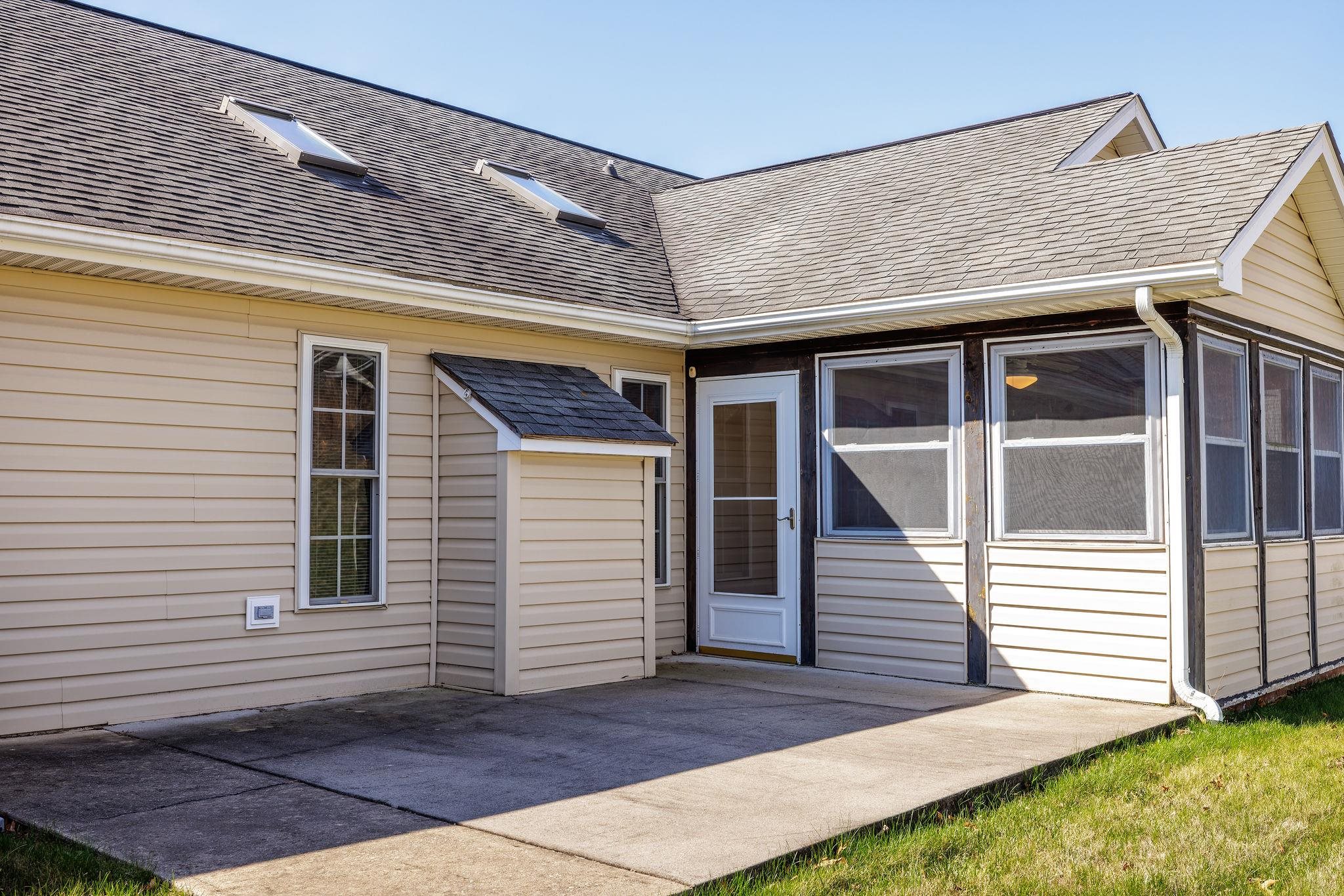 202 RED OAK DR