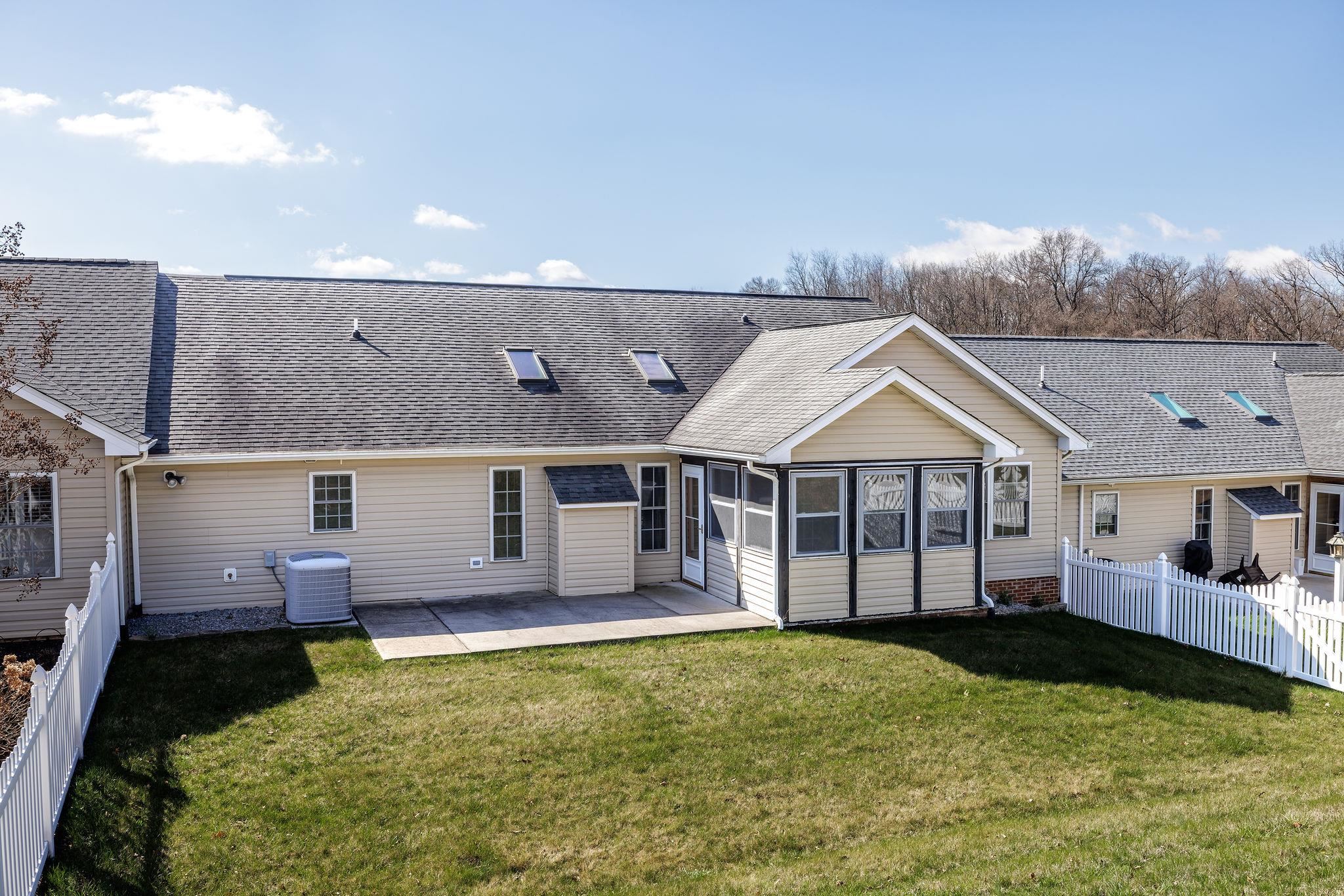 202 RED OAK DR