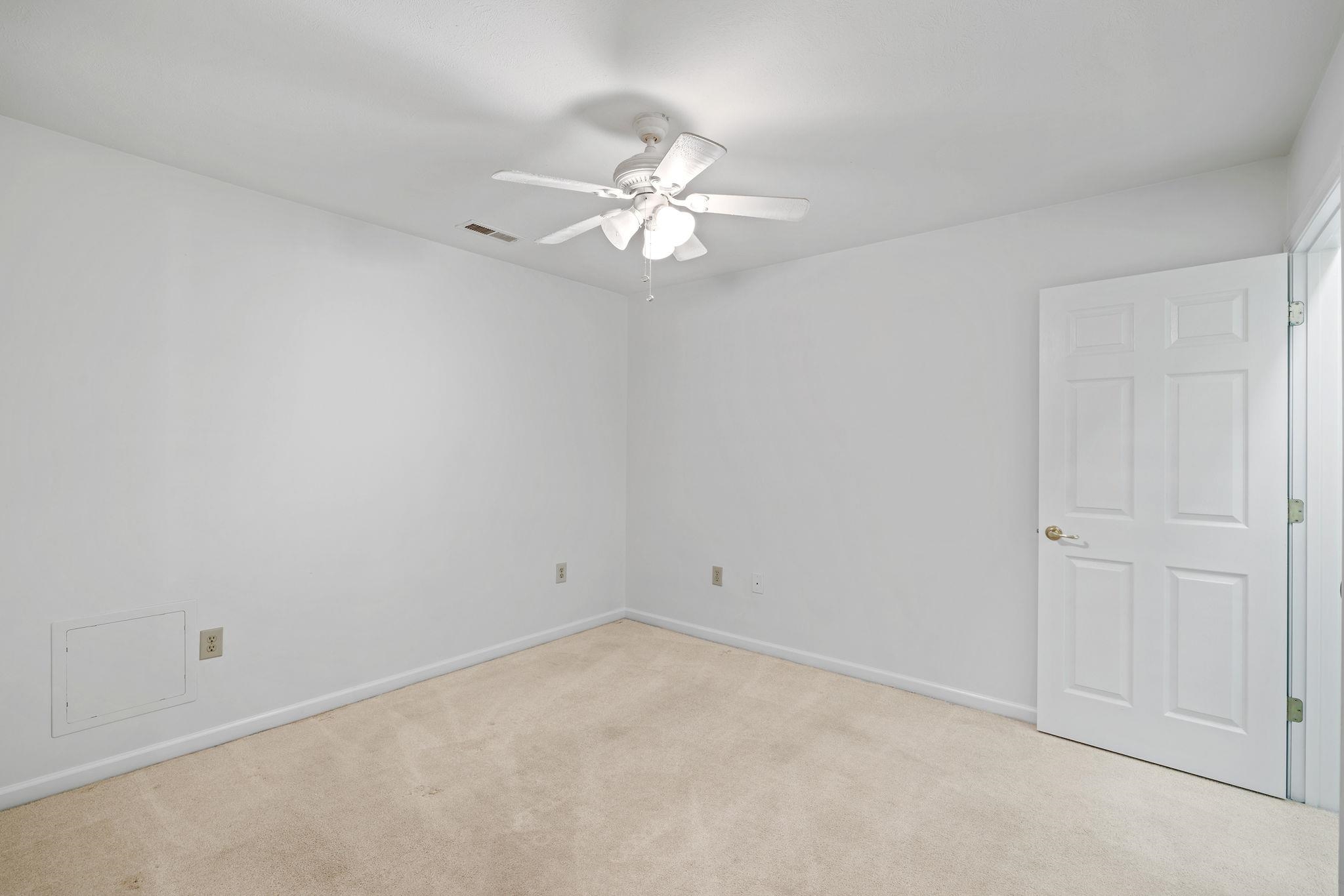 202 RED OAK DR