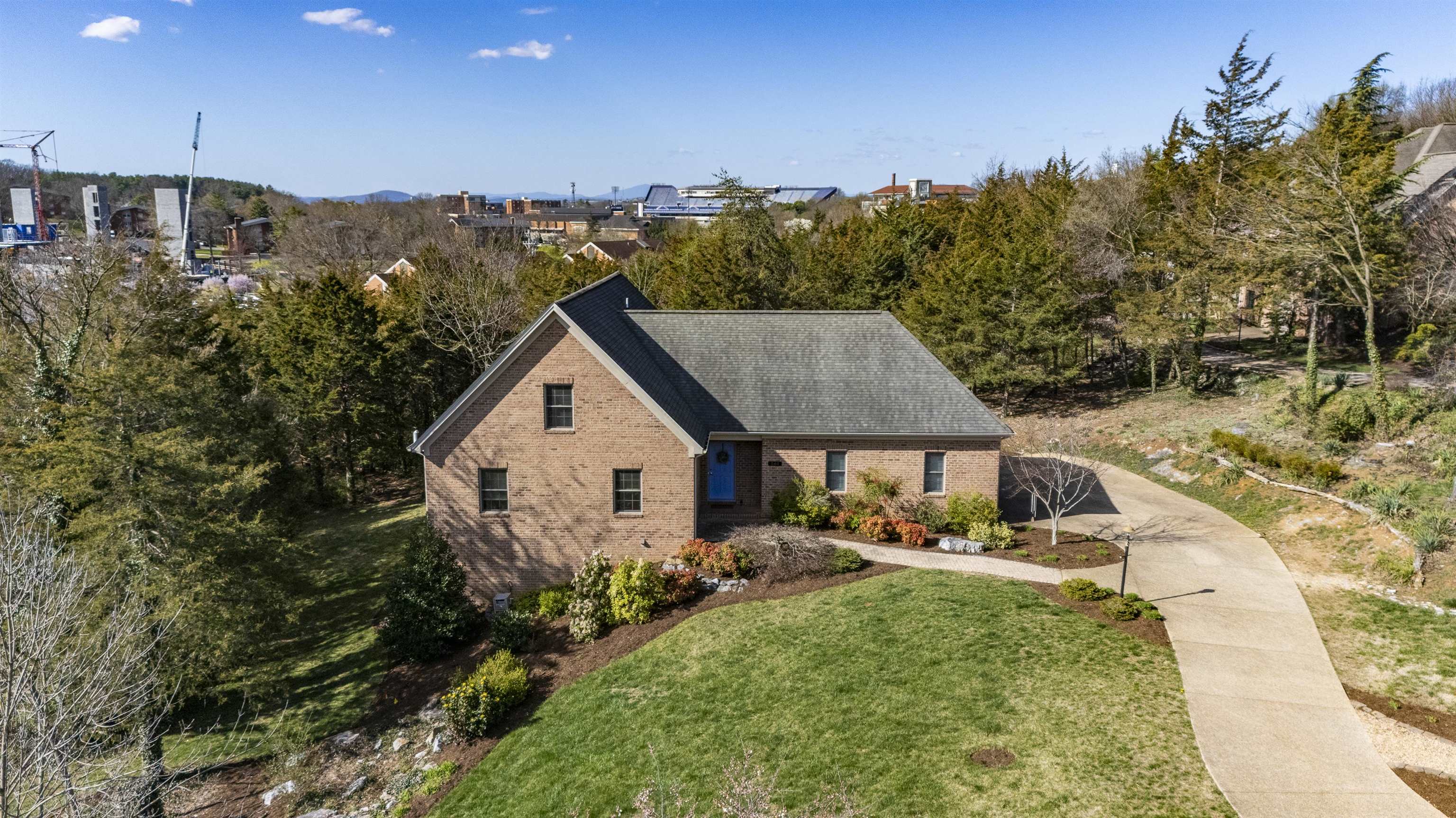 561 MYERS AVE