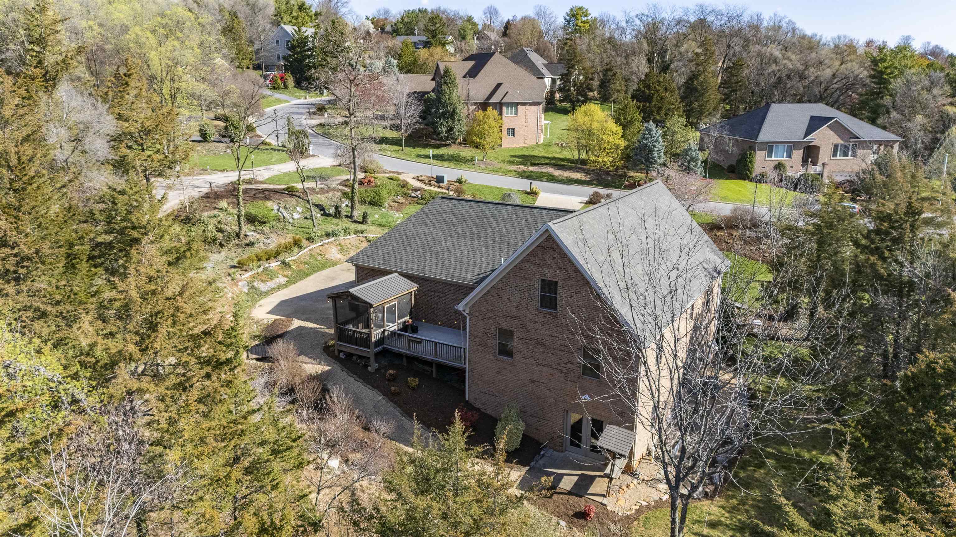 561 MYERS AVE