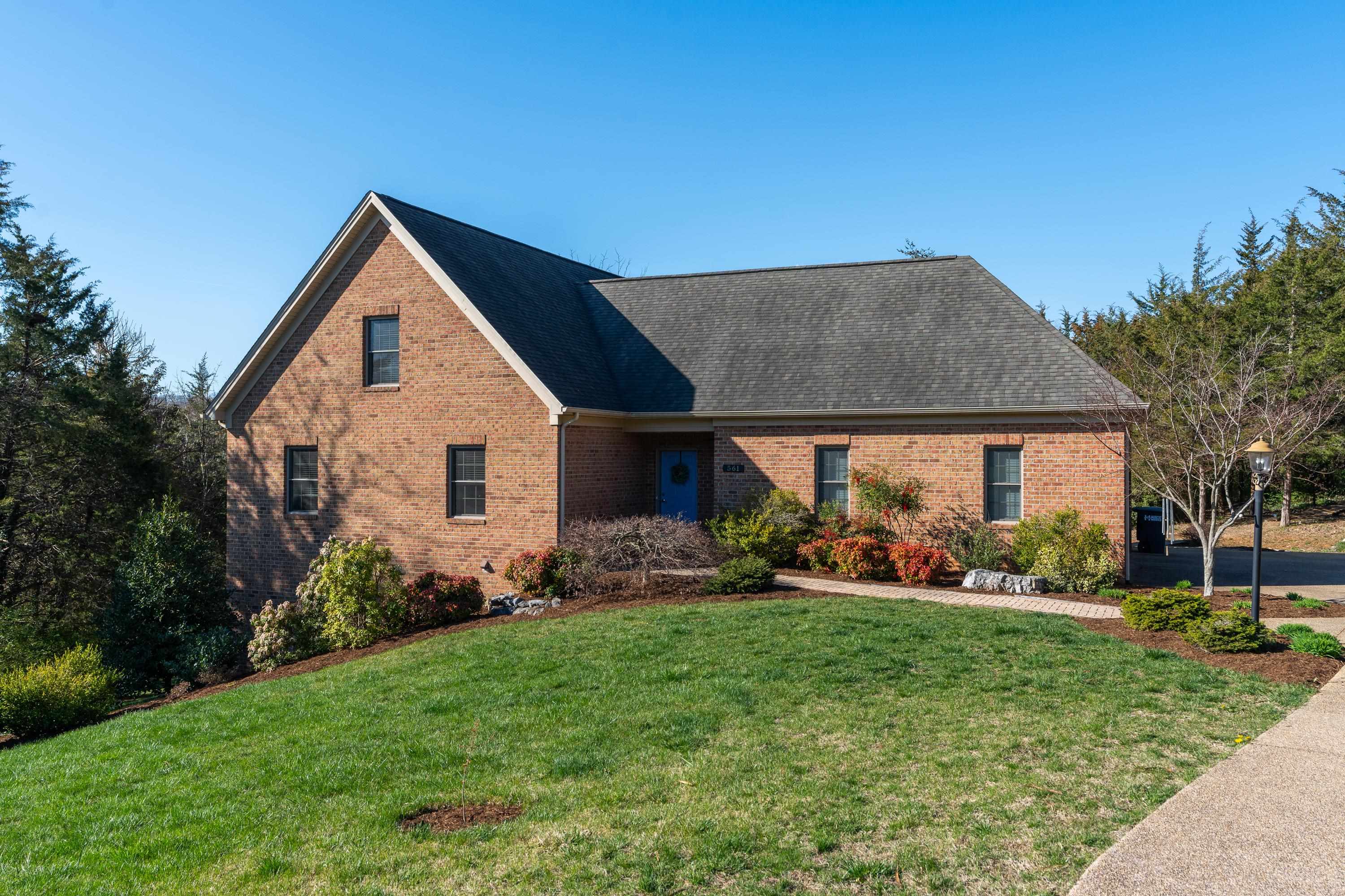 561 MYERS AVE