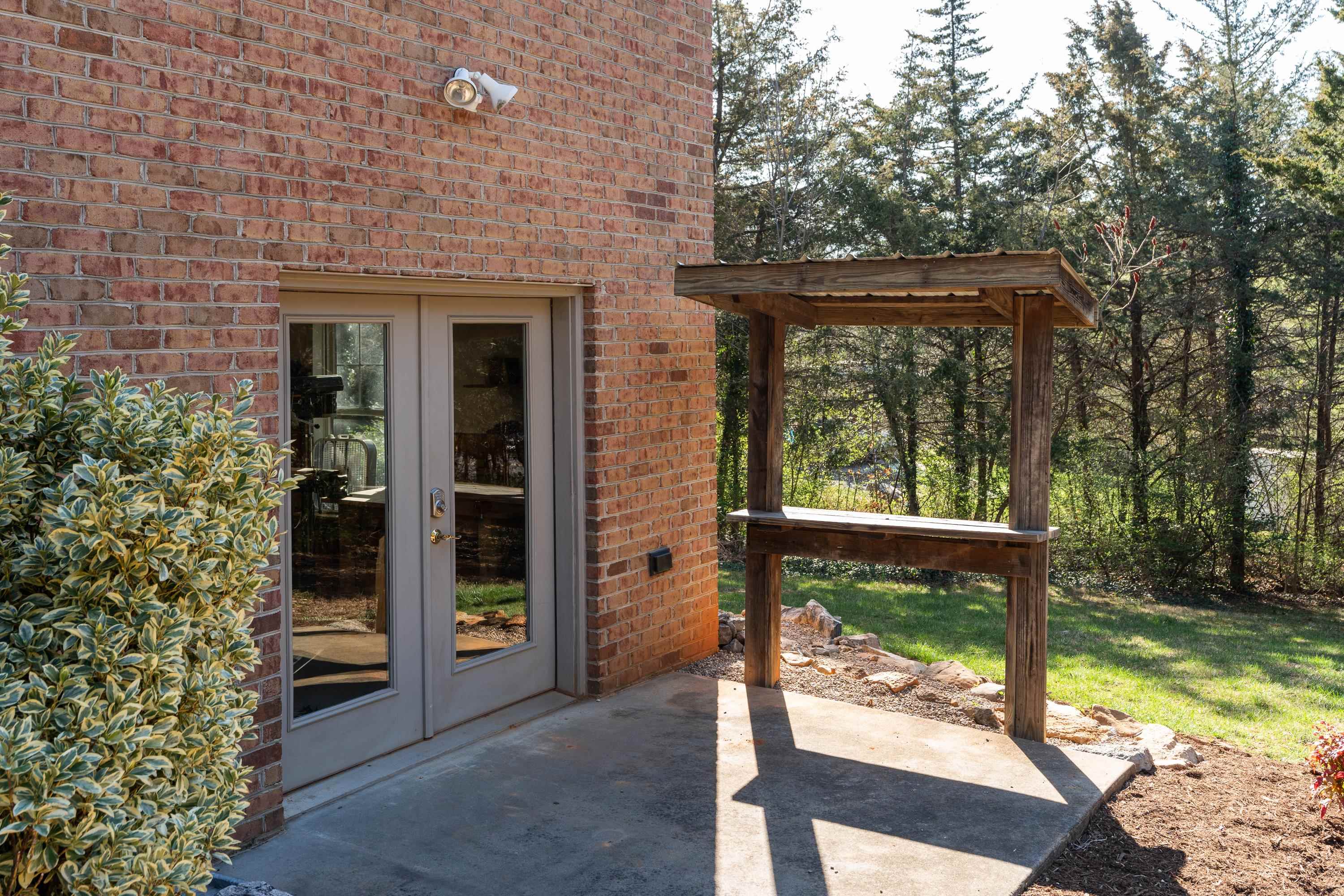 561 MYERS AVE