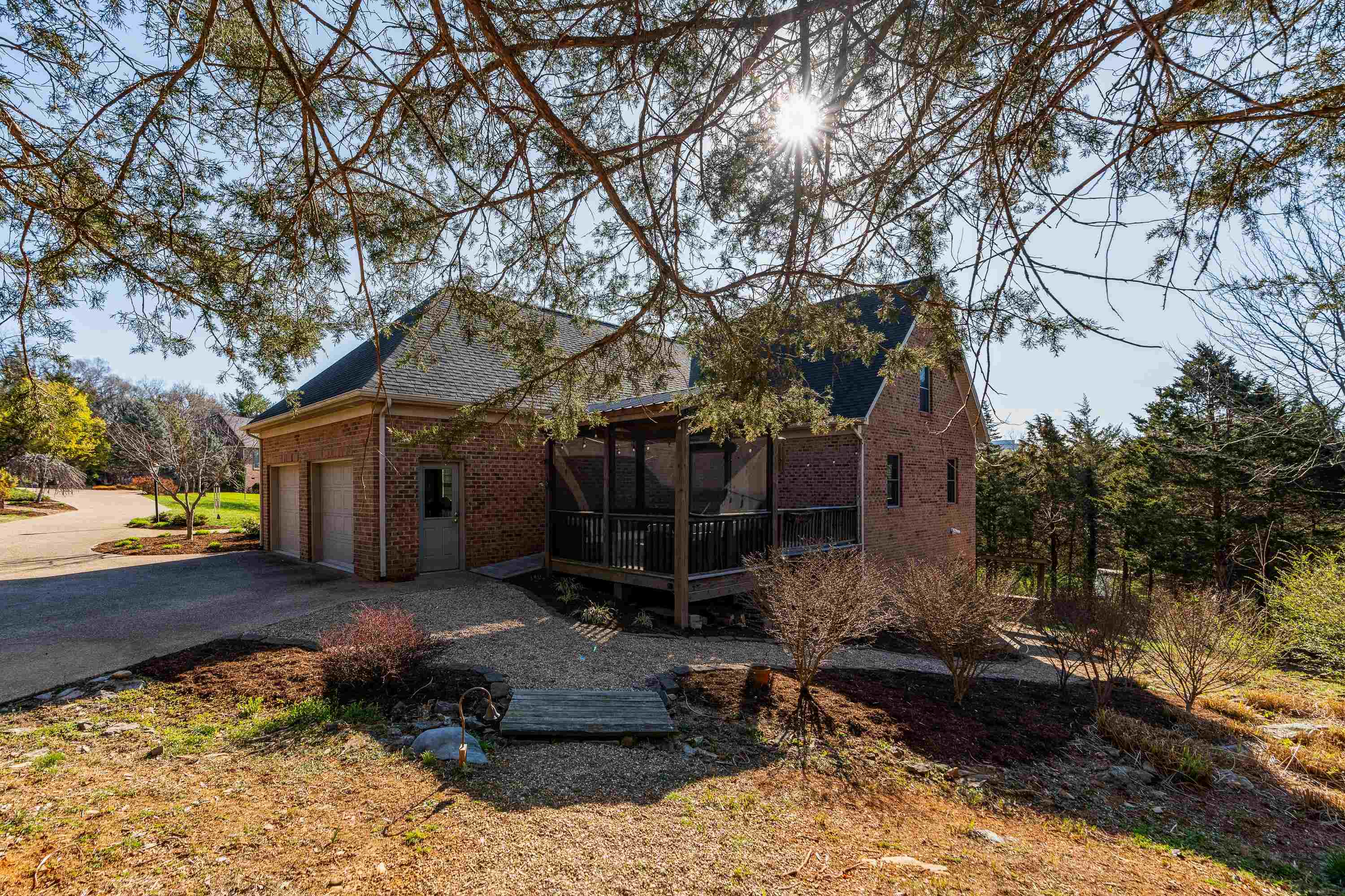 561 MYERS AVE