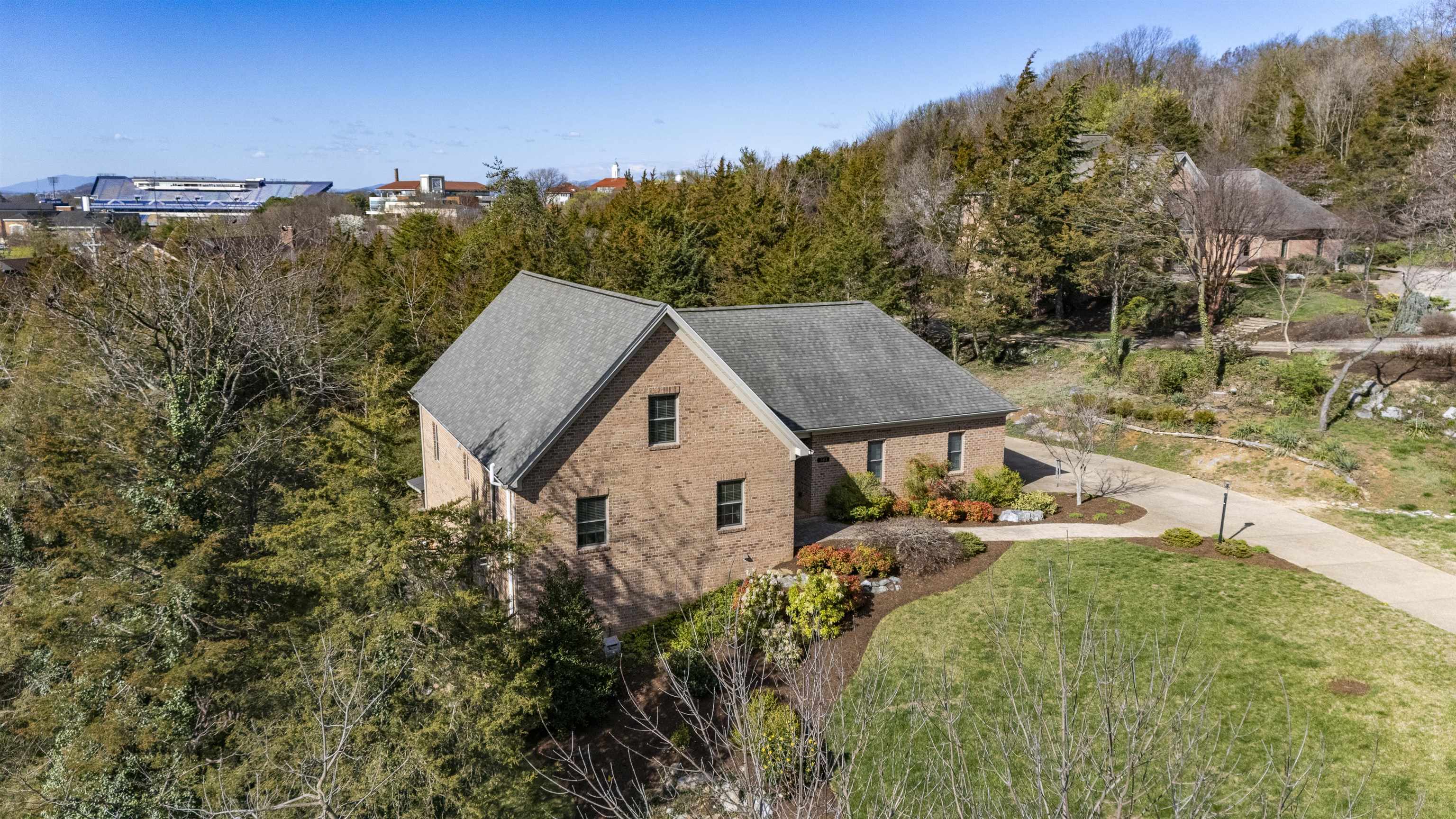 561 MYERS AVE