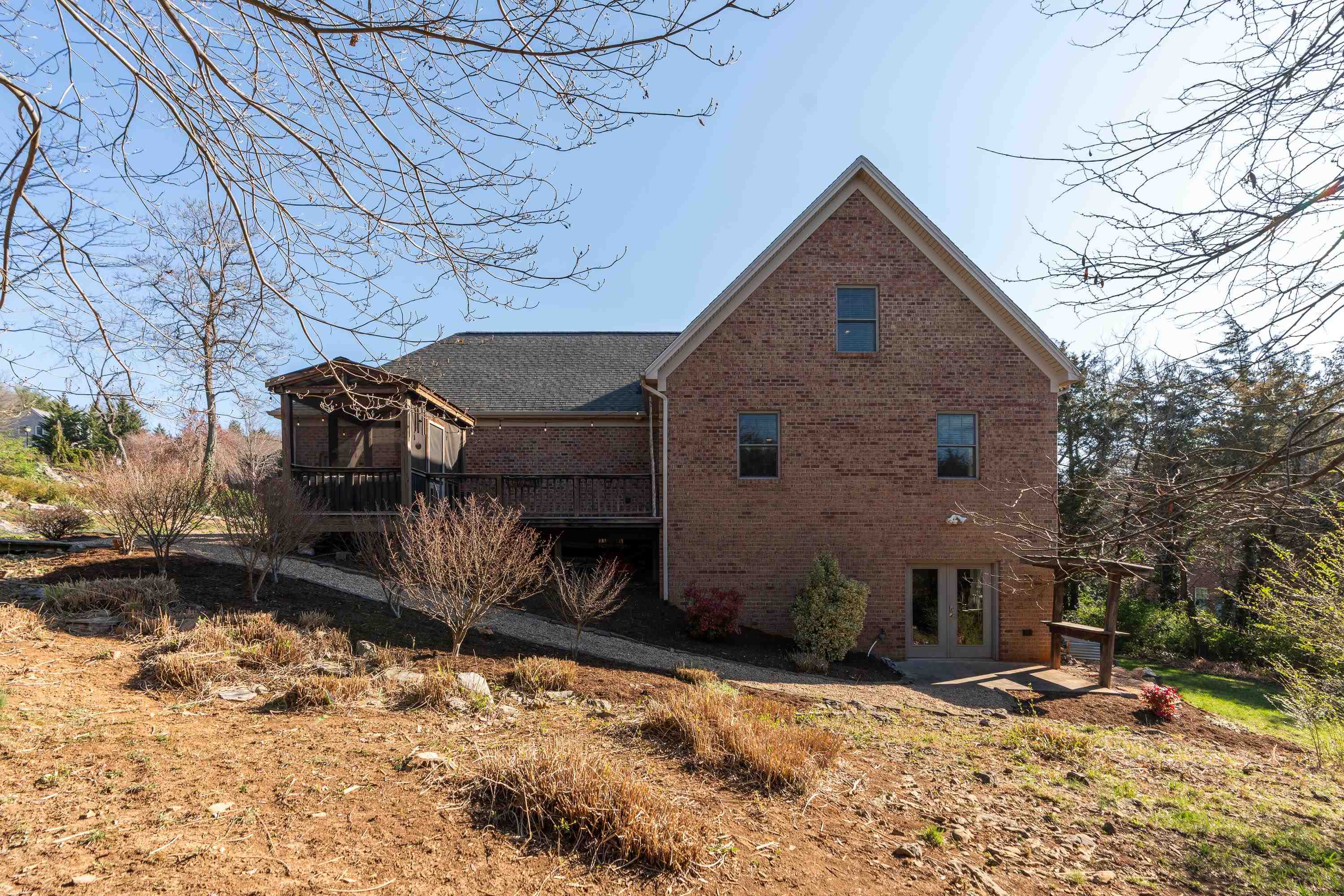 561 MYERS AVE