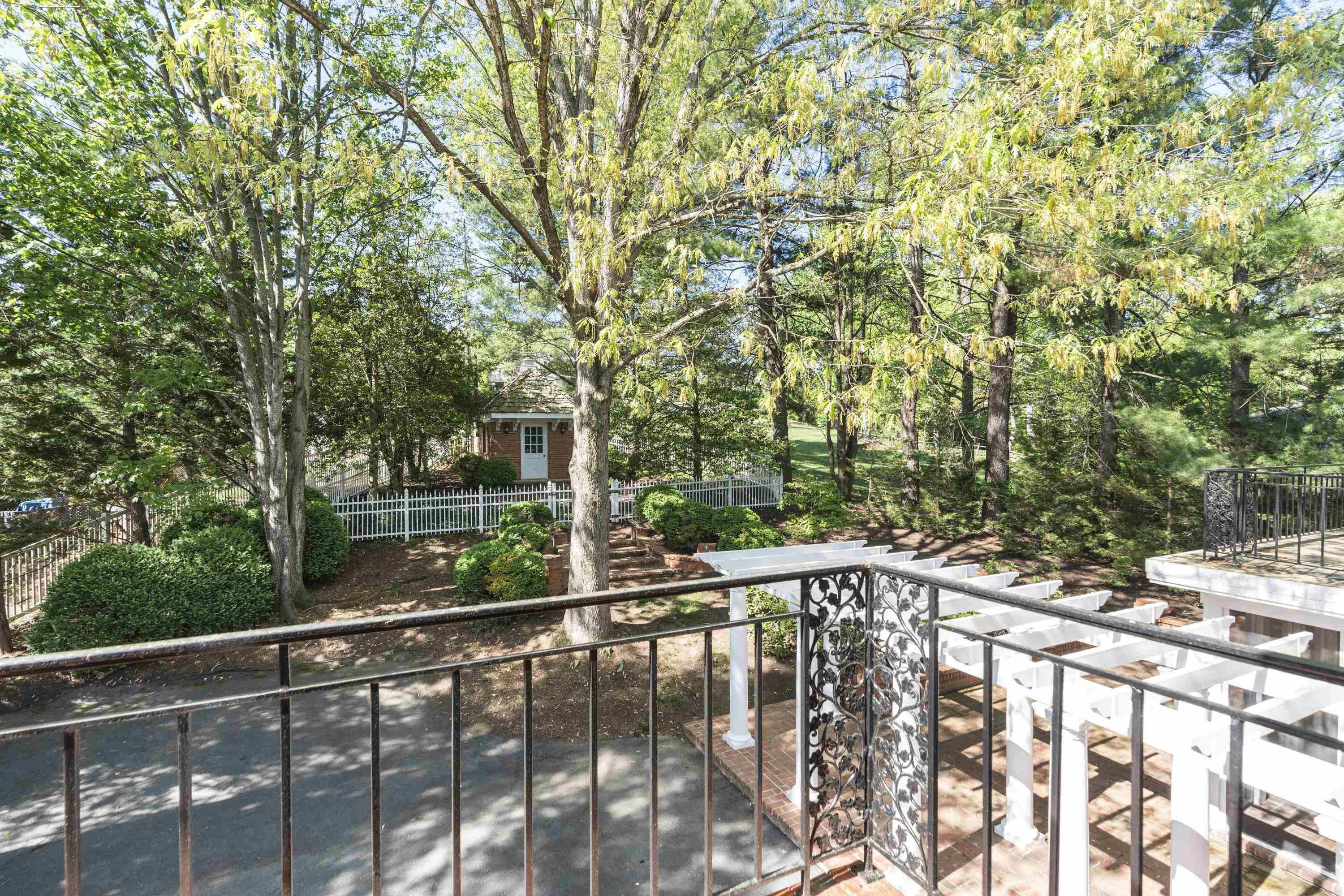 601 WOODMONT DR