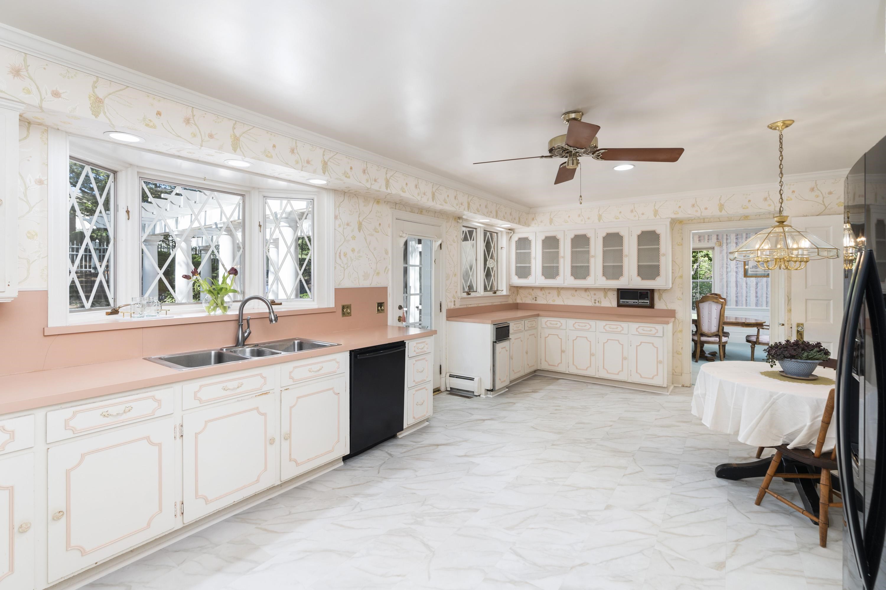 601 WOODMONT DR