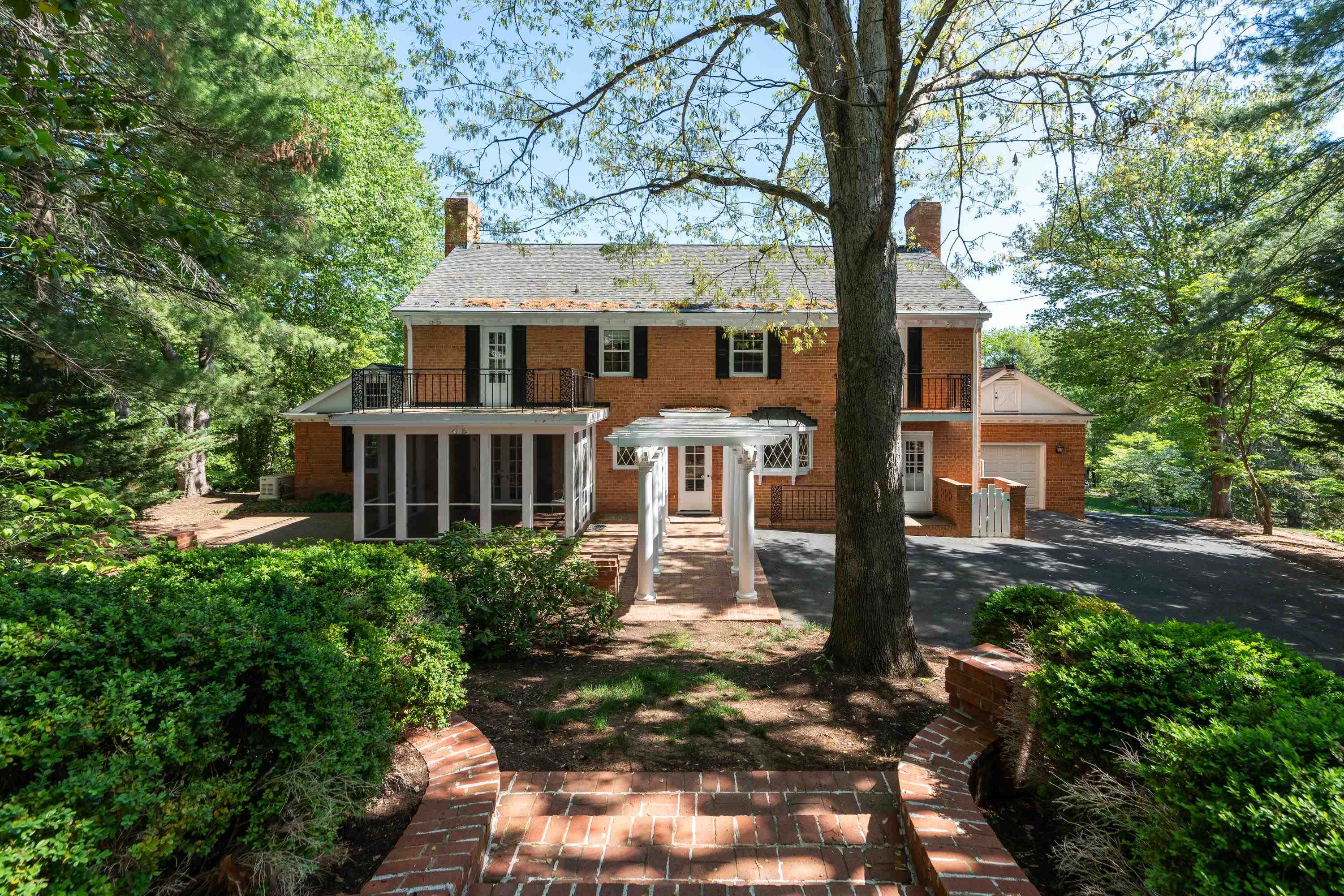 601 WOODMONT DR
