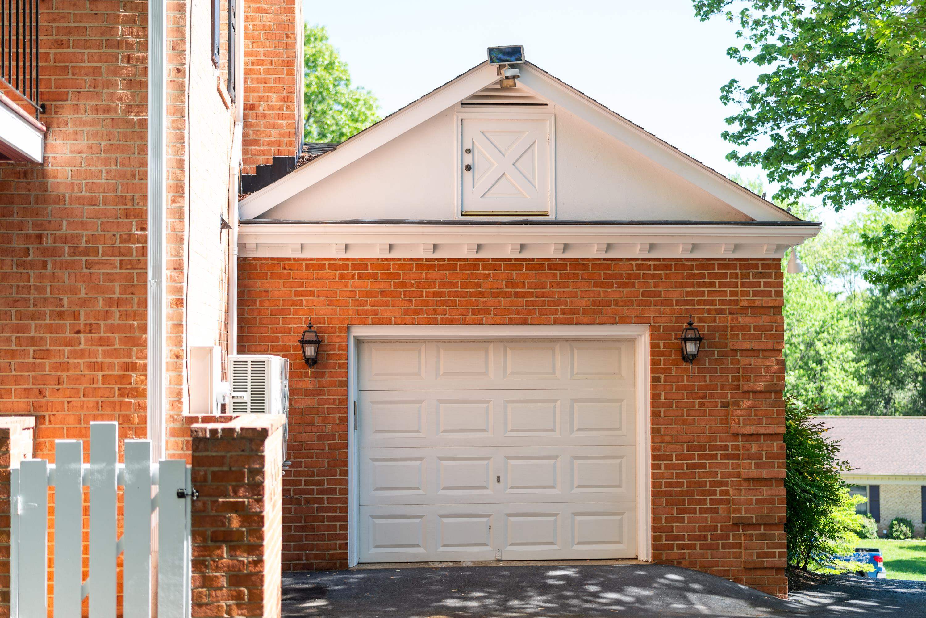 601 WOODMONT DR