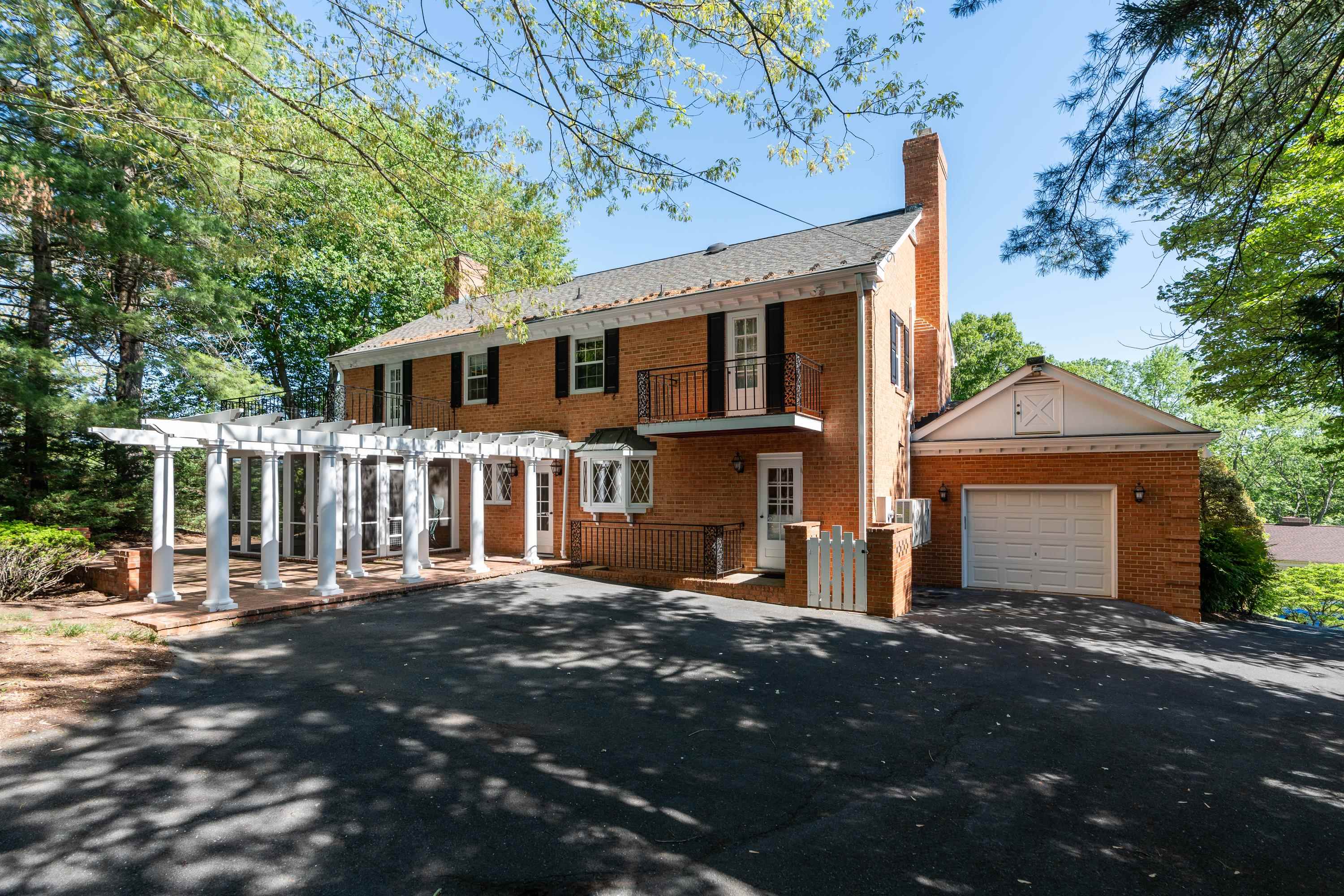 601 WOODMONT DR