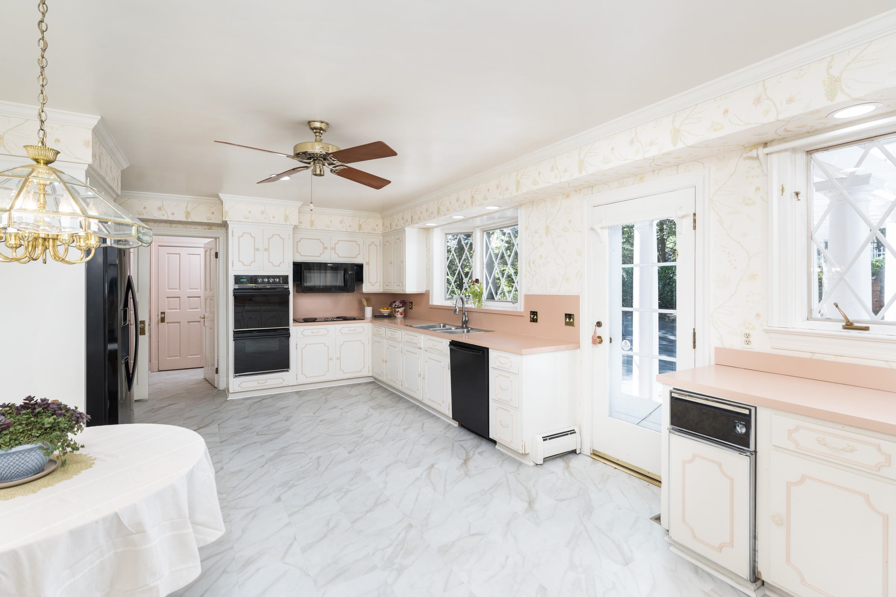 601 WOODMONT DR
