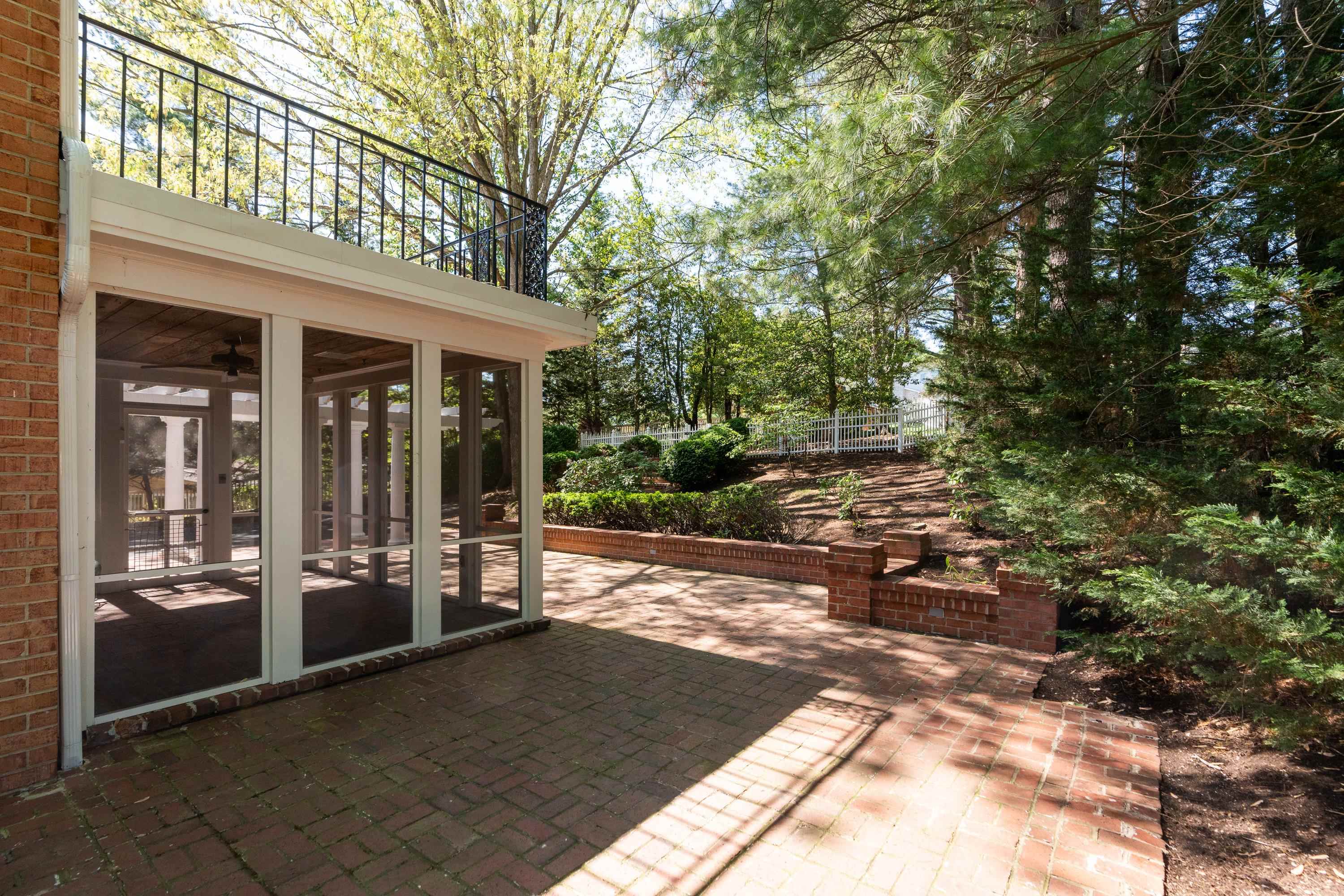 601 WOODMONT DR