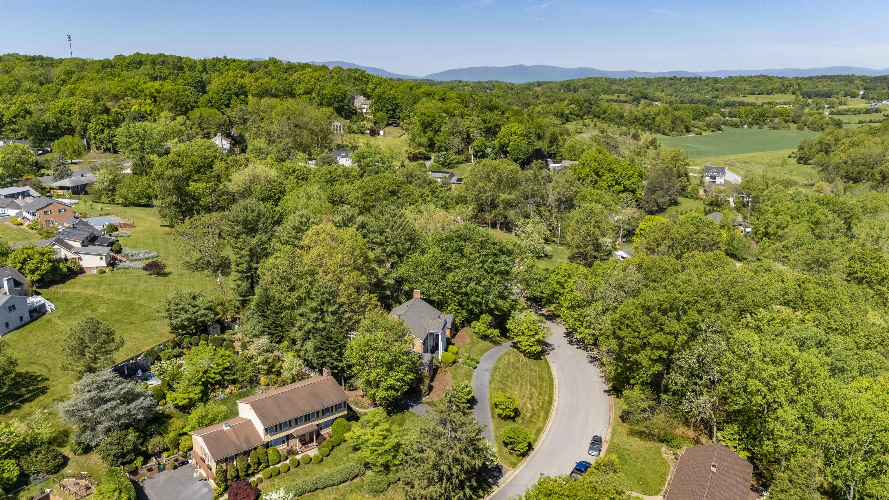 601 WOODMONT DR