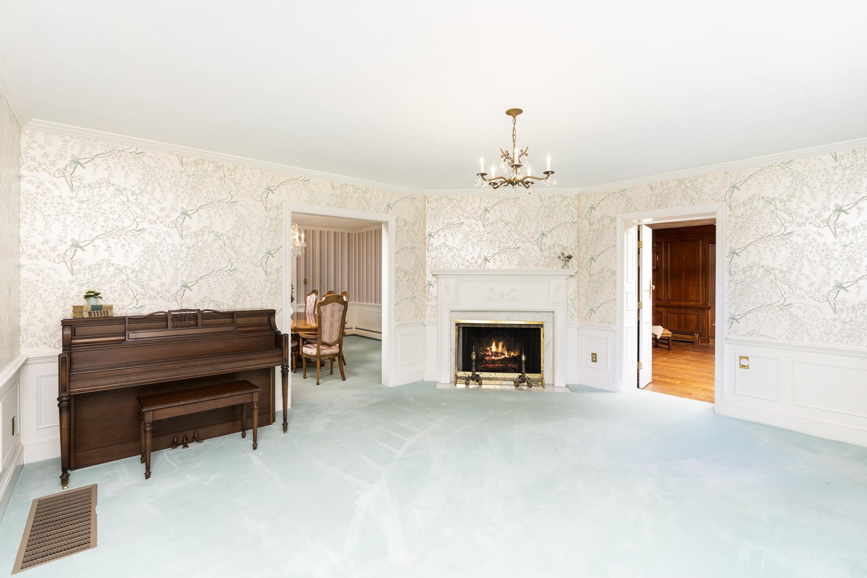 601 WOODMONT DR