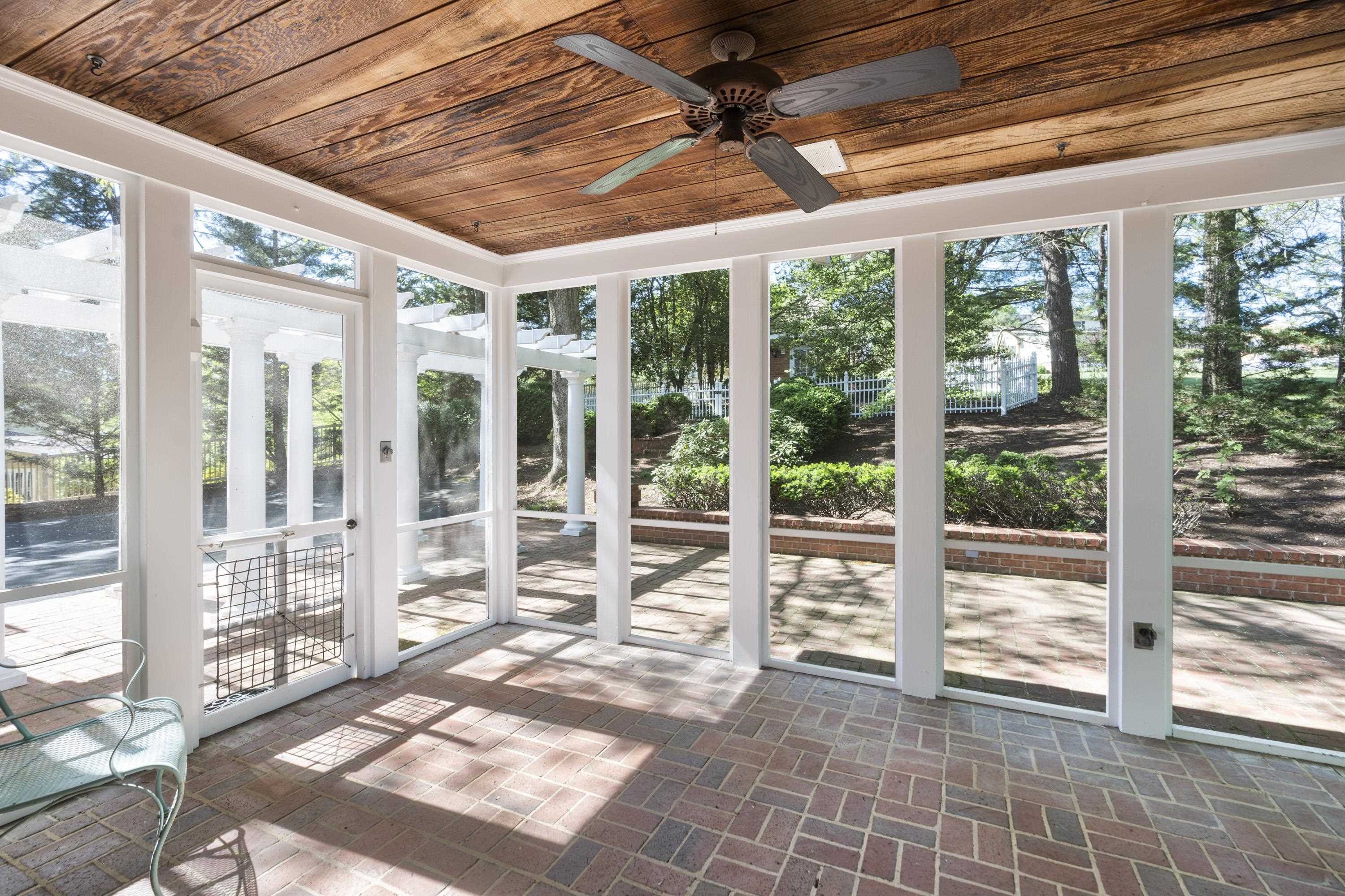 601 WOODMONT DR