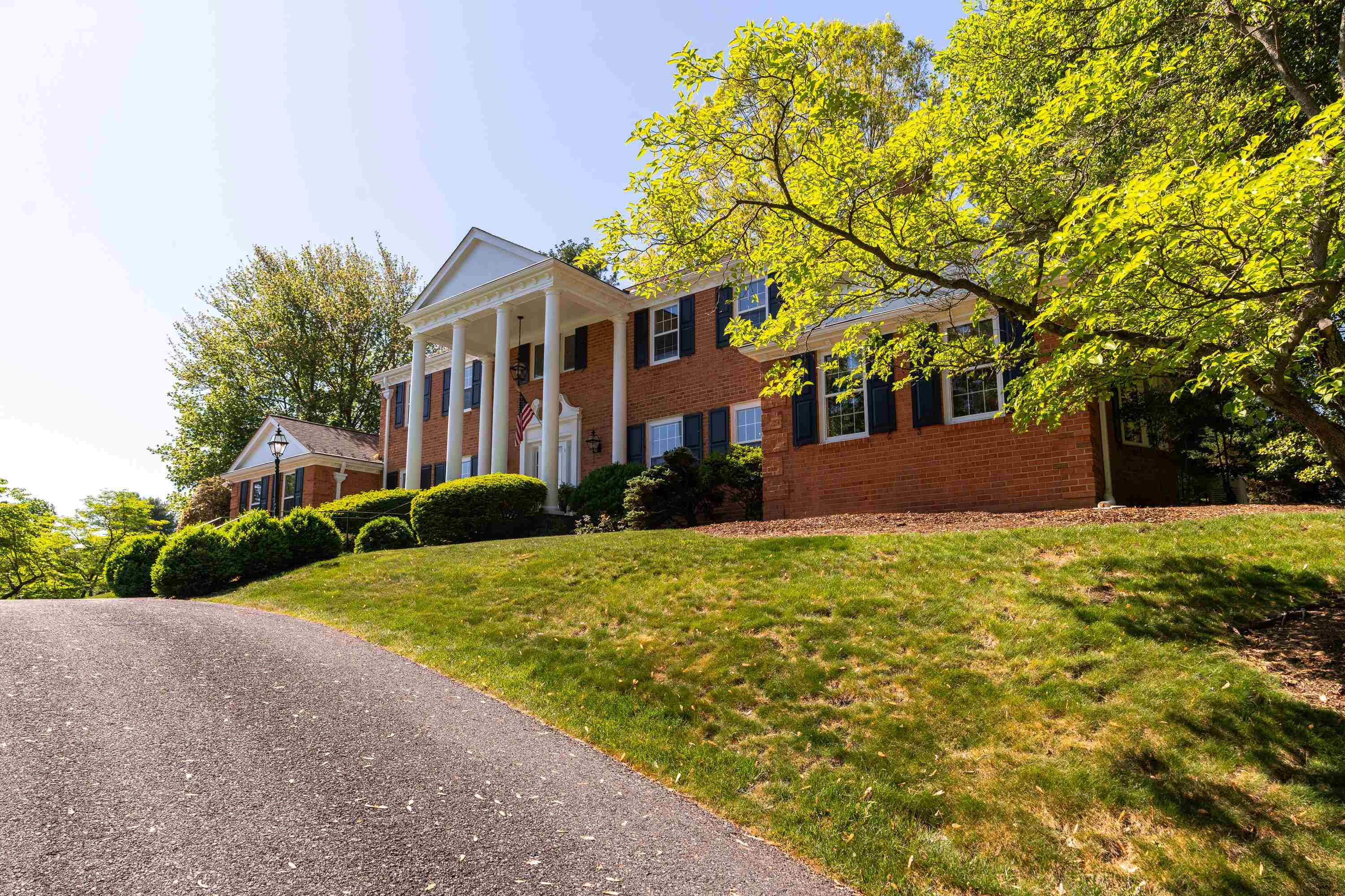 601 WOODMONT DR