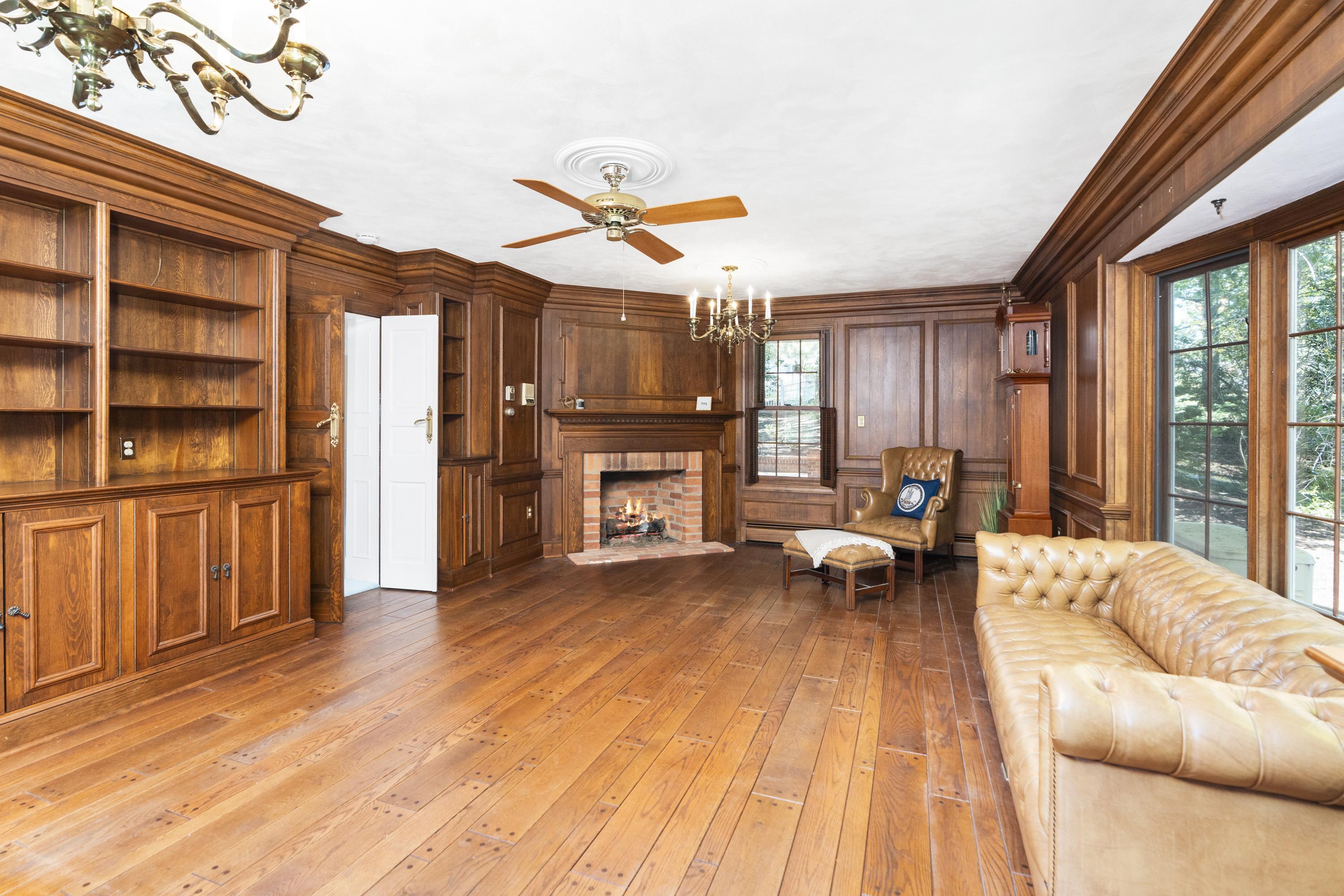 601 WOODMONT DR