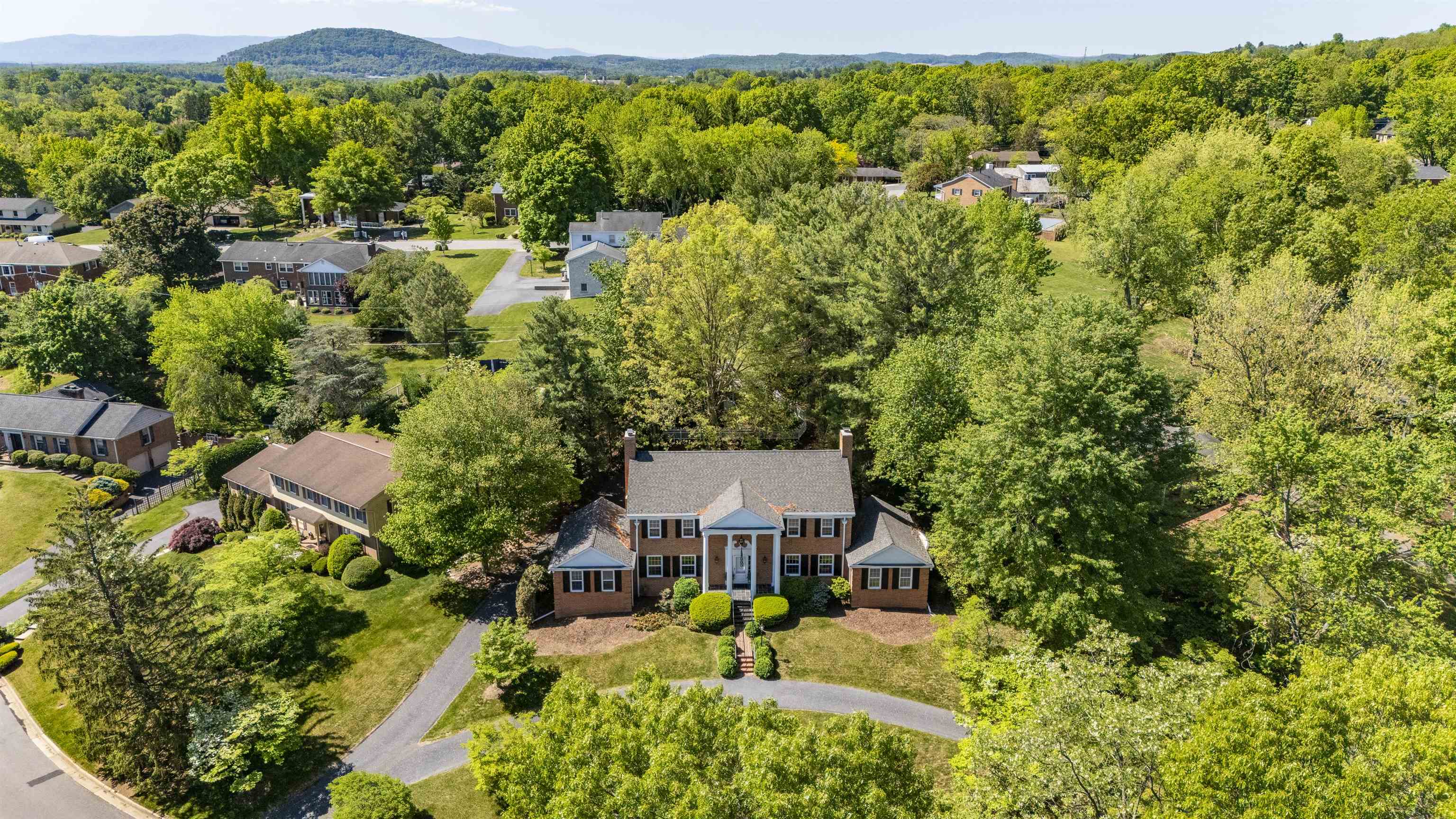 601 WOODMONT DR