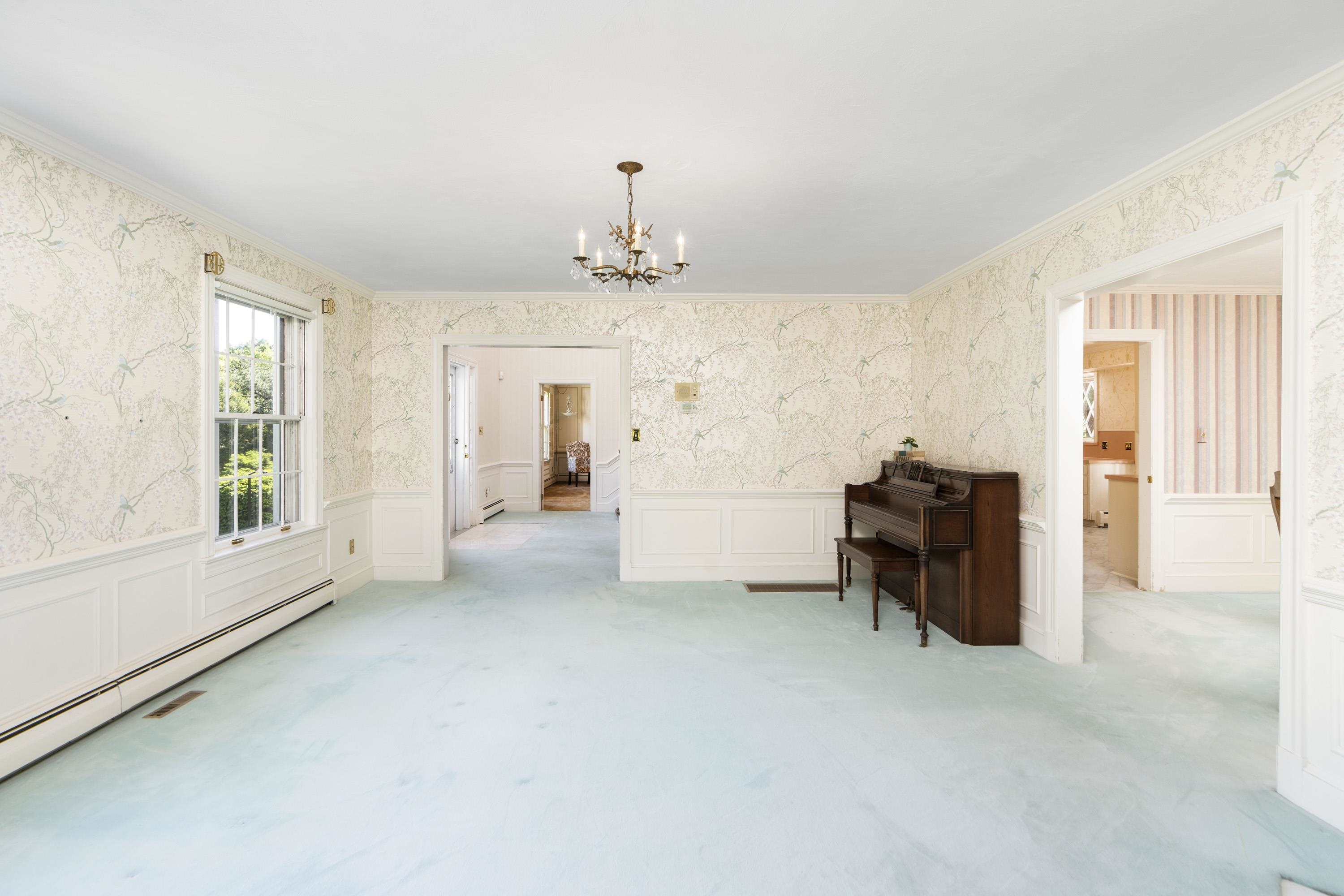 601 WOODMONT DR