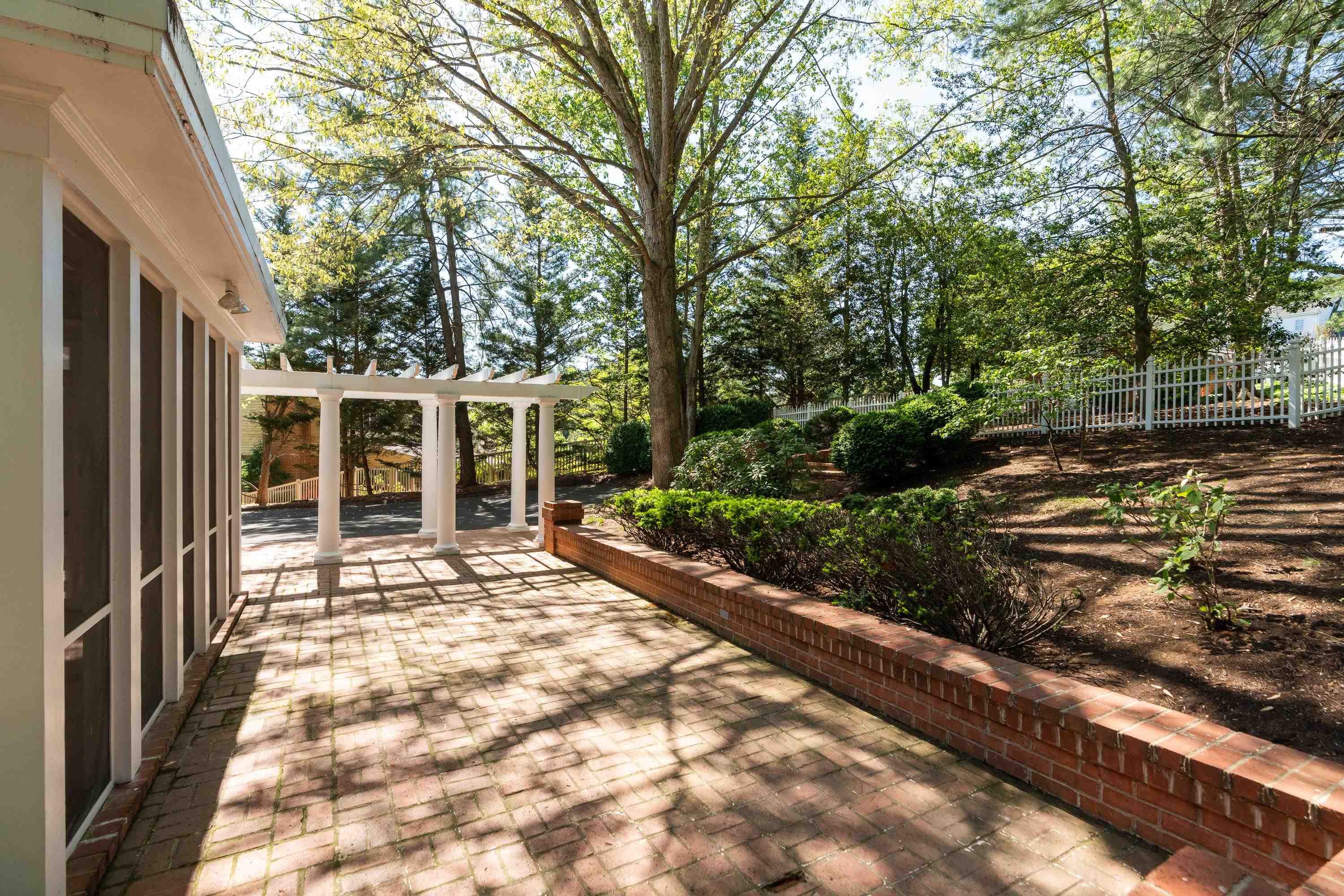 601 WOODMONT DR