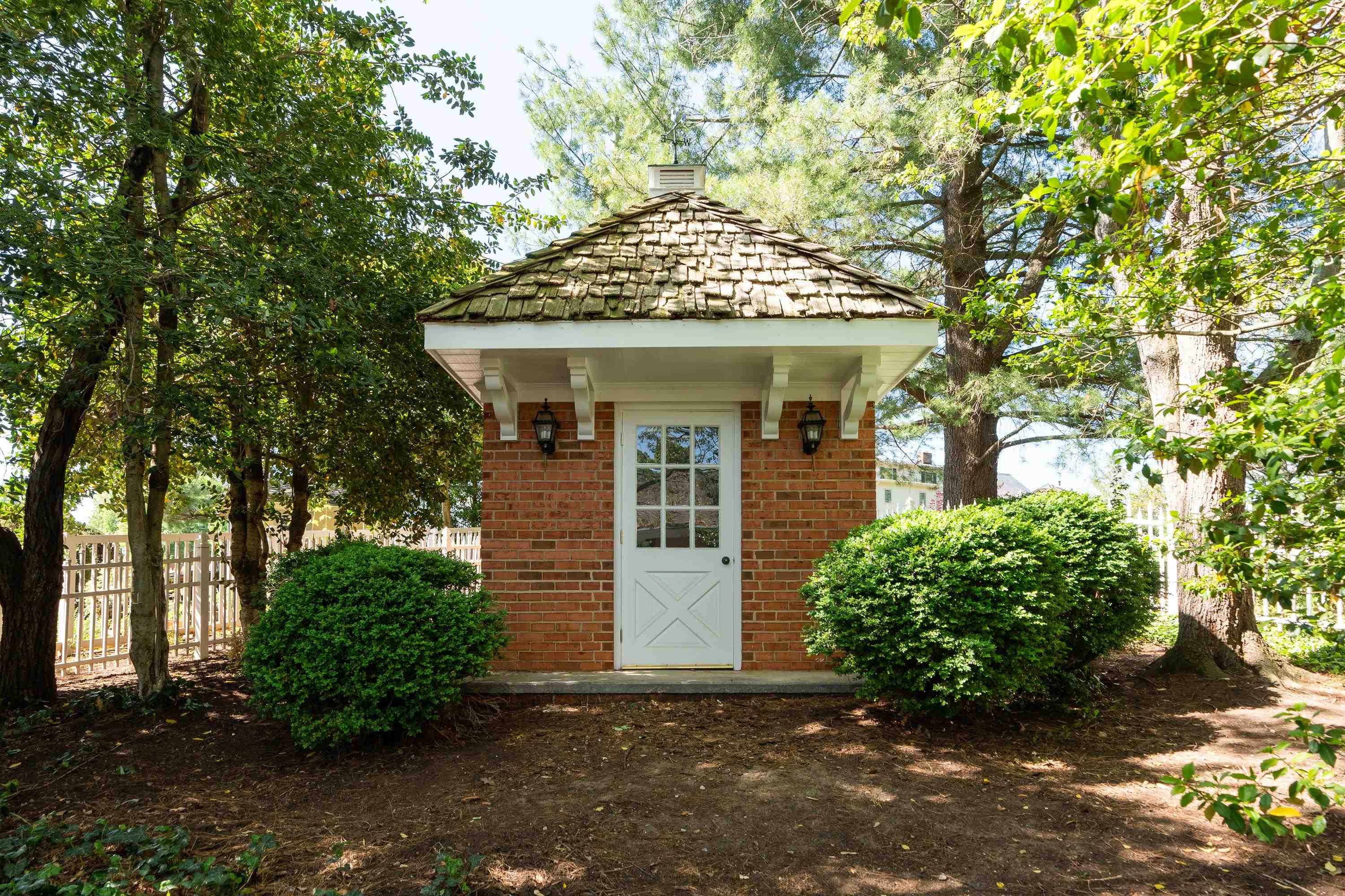 601 WOODMONT DR
