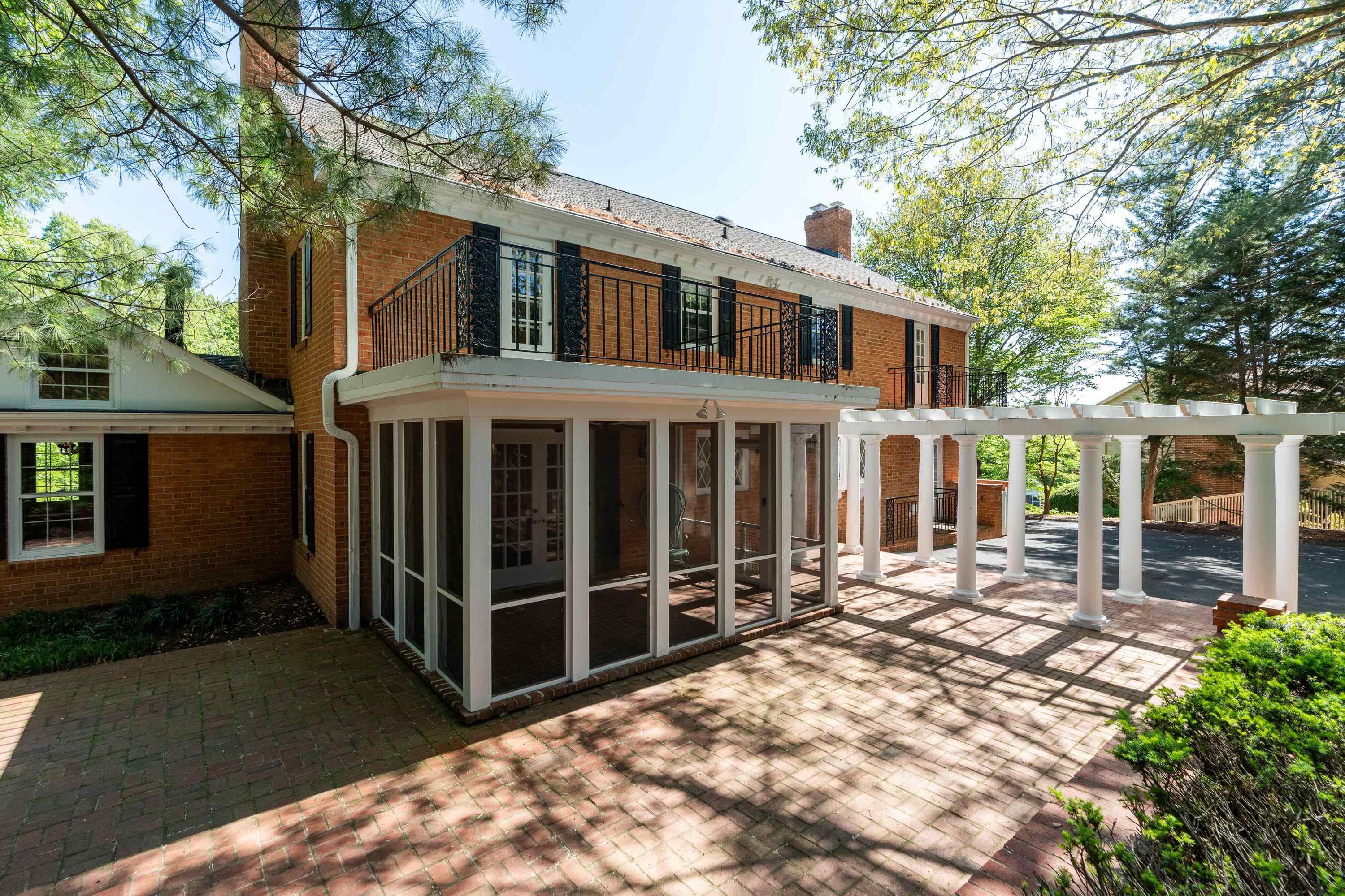601 WOODMONT DR