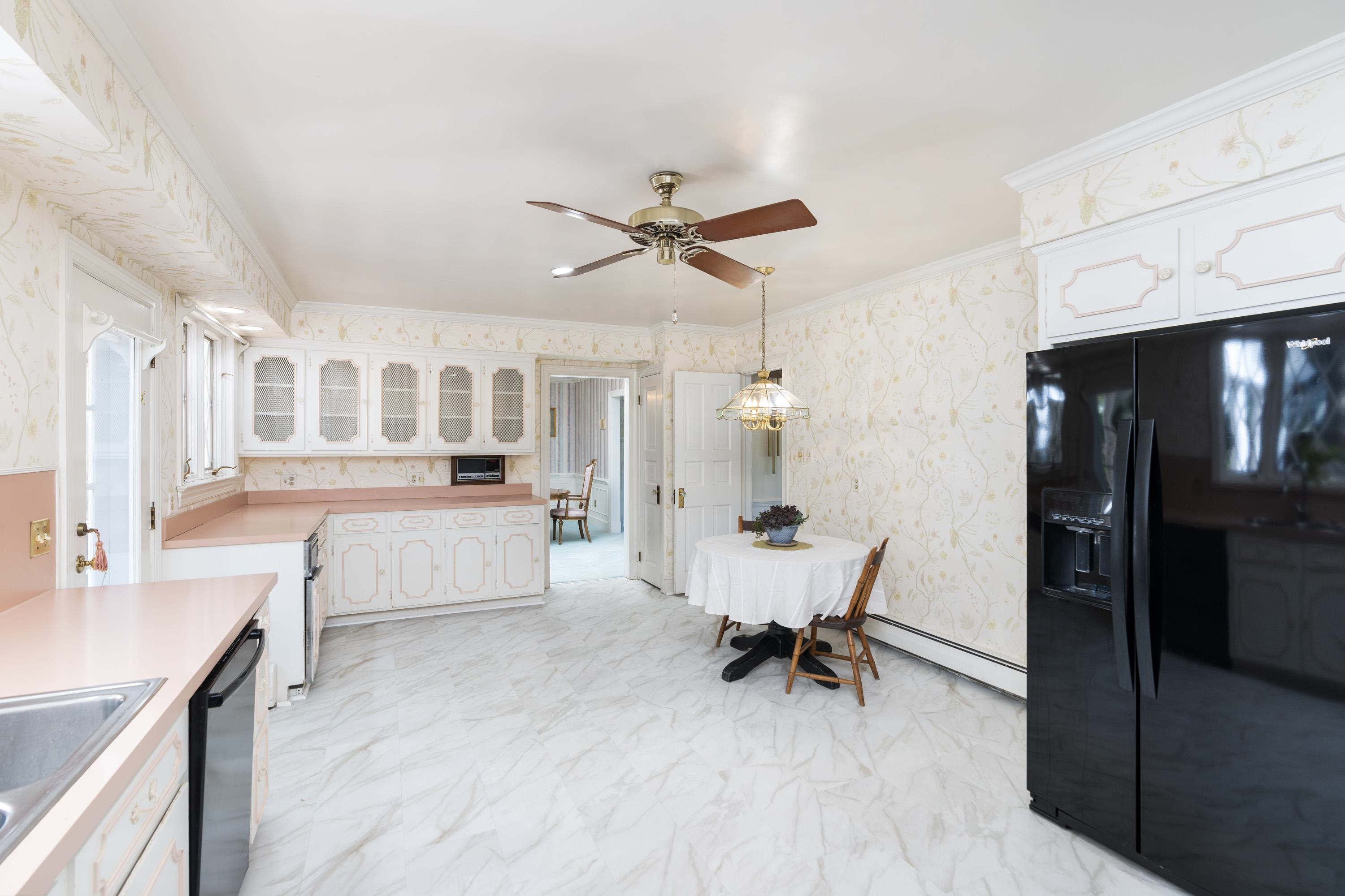 601 WOODMONT DR