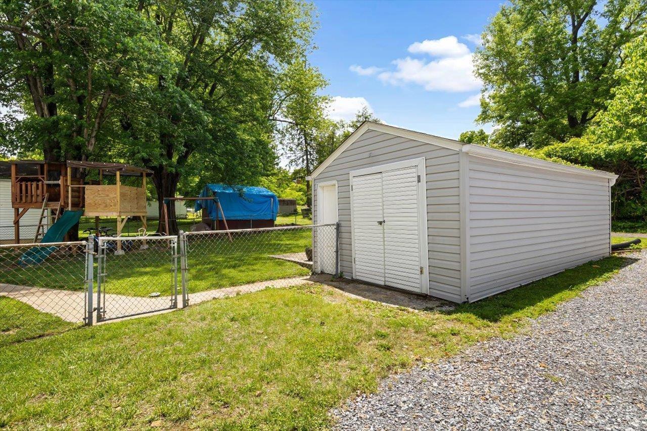 232 RIVER RD