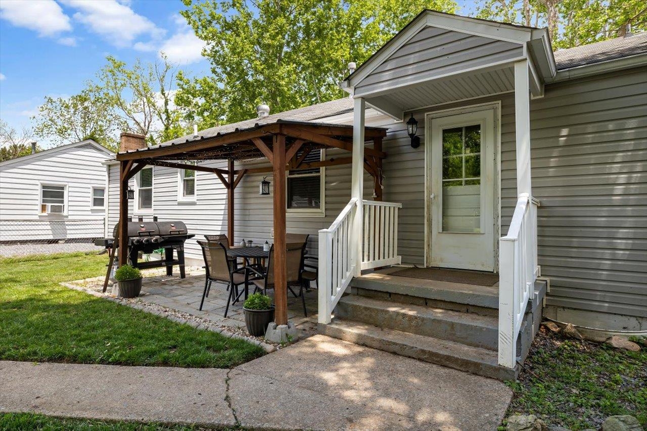 232 RIVER RD