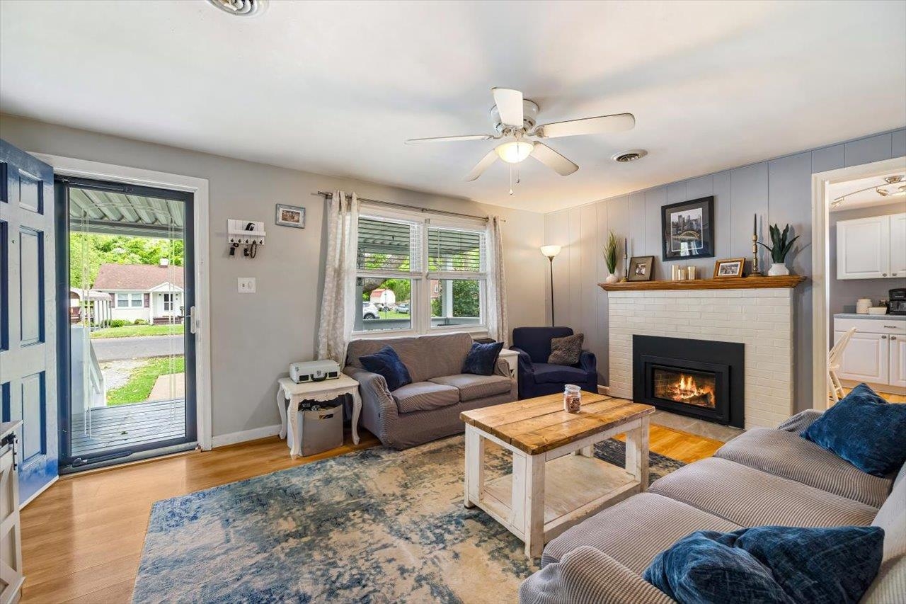 232 RIVER RD