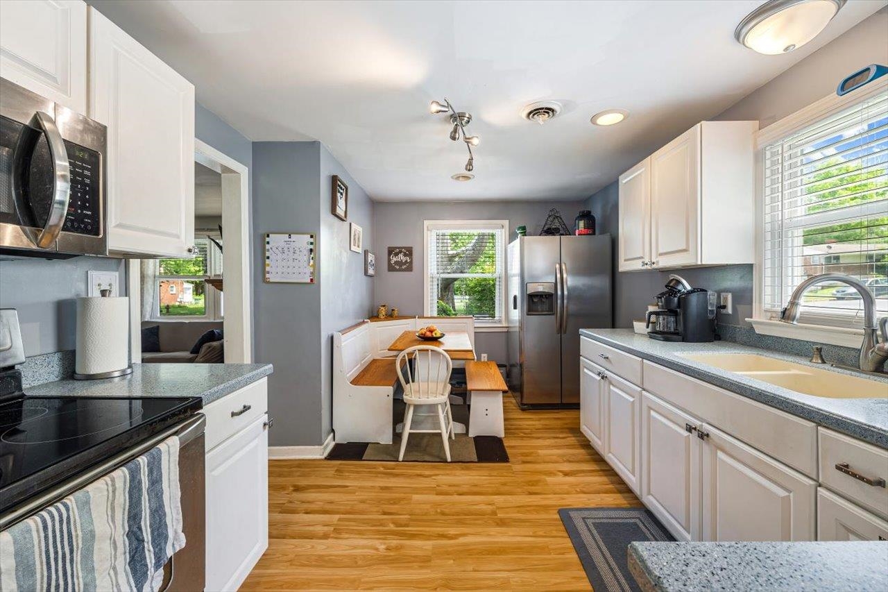 232 RIVER RD