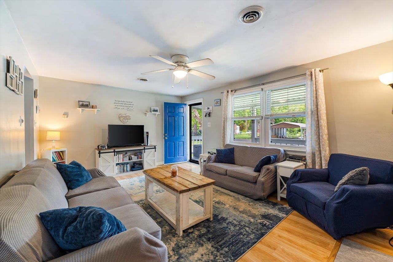 232 RIVER RD