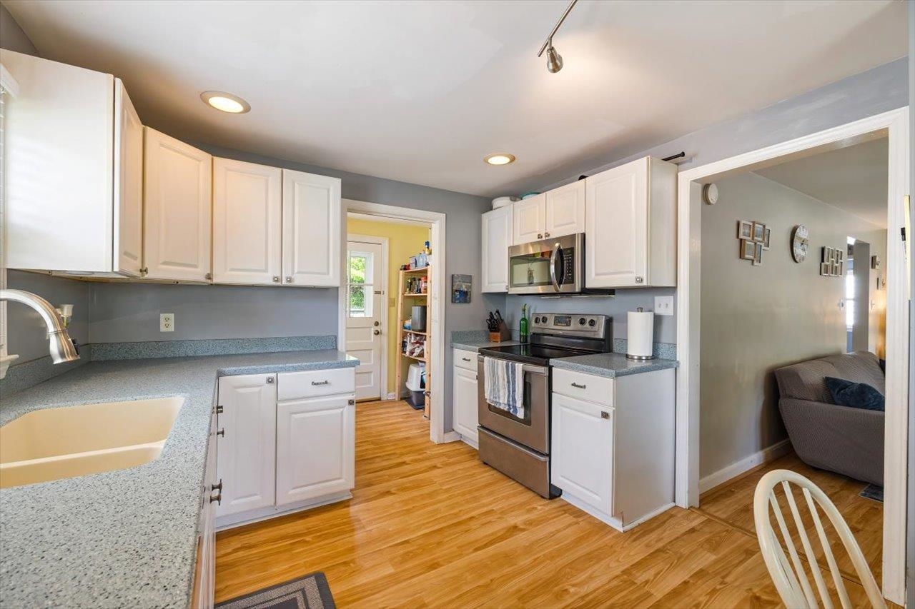 232 RIVER RD