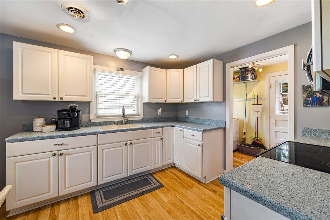 232 RIVER RD
