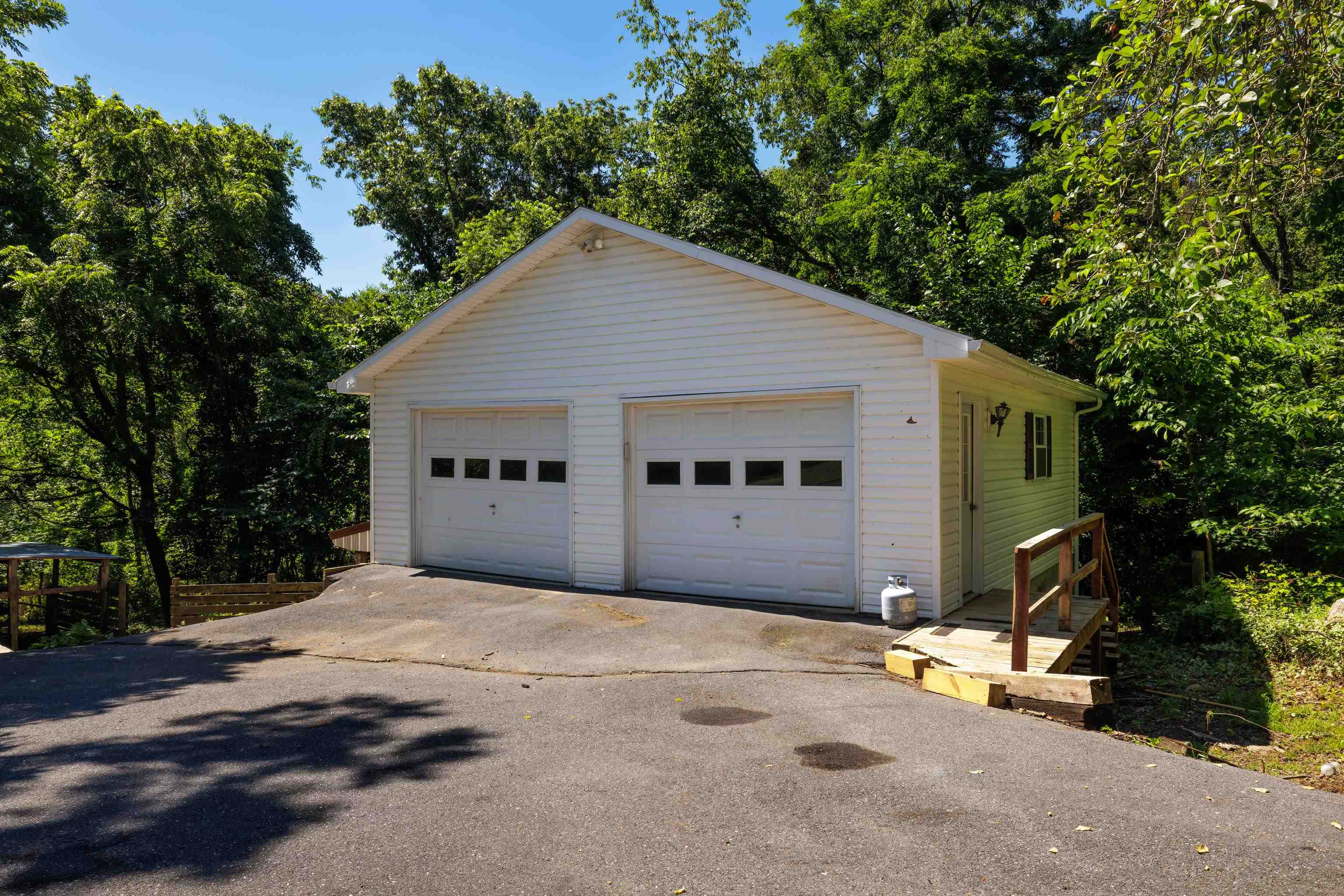 1704 LEE JACKSON HWY