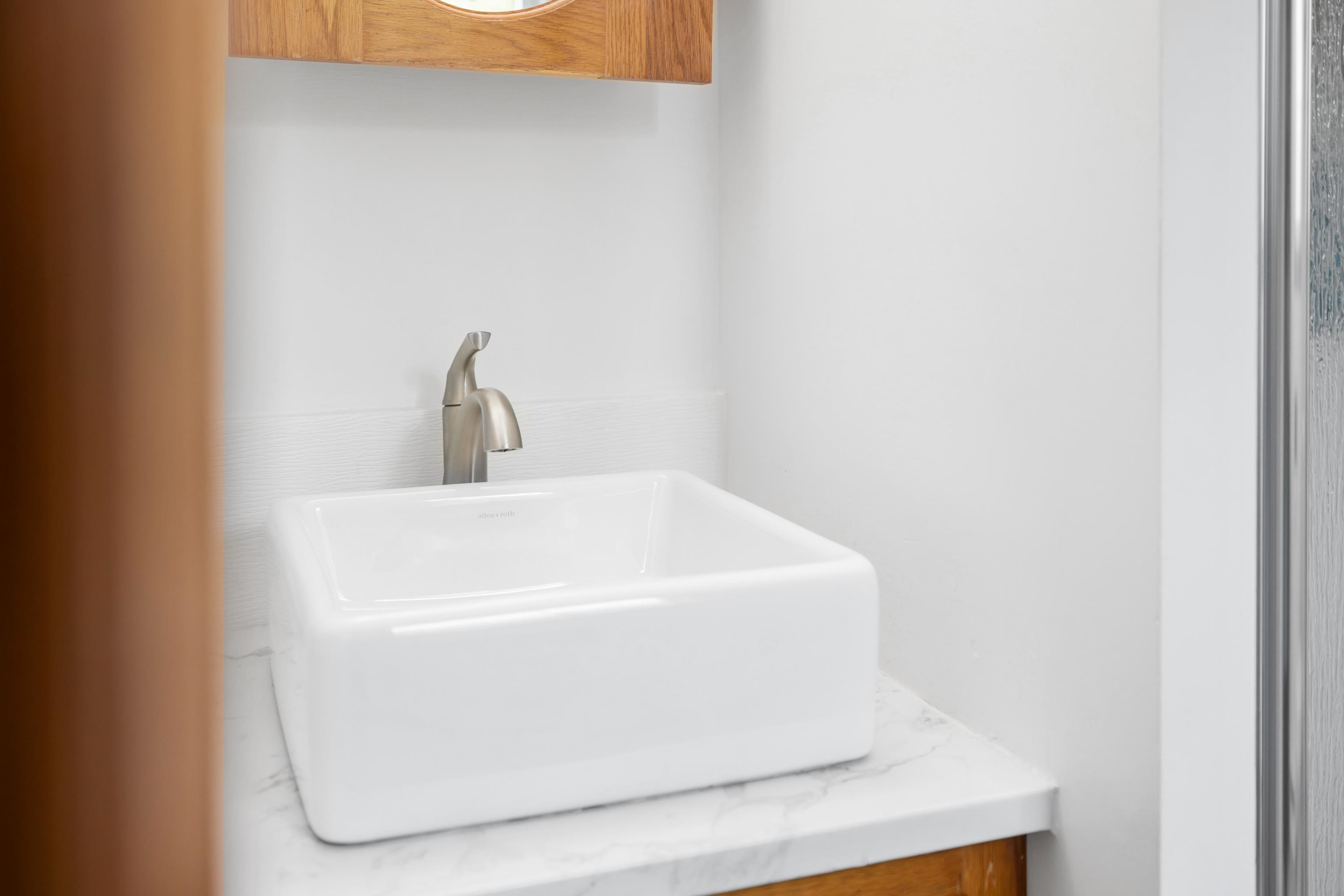 1704 LEE JACKSON HWY