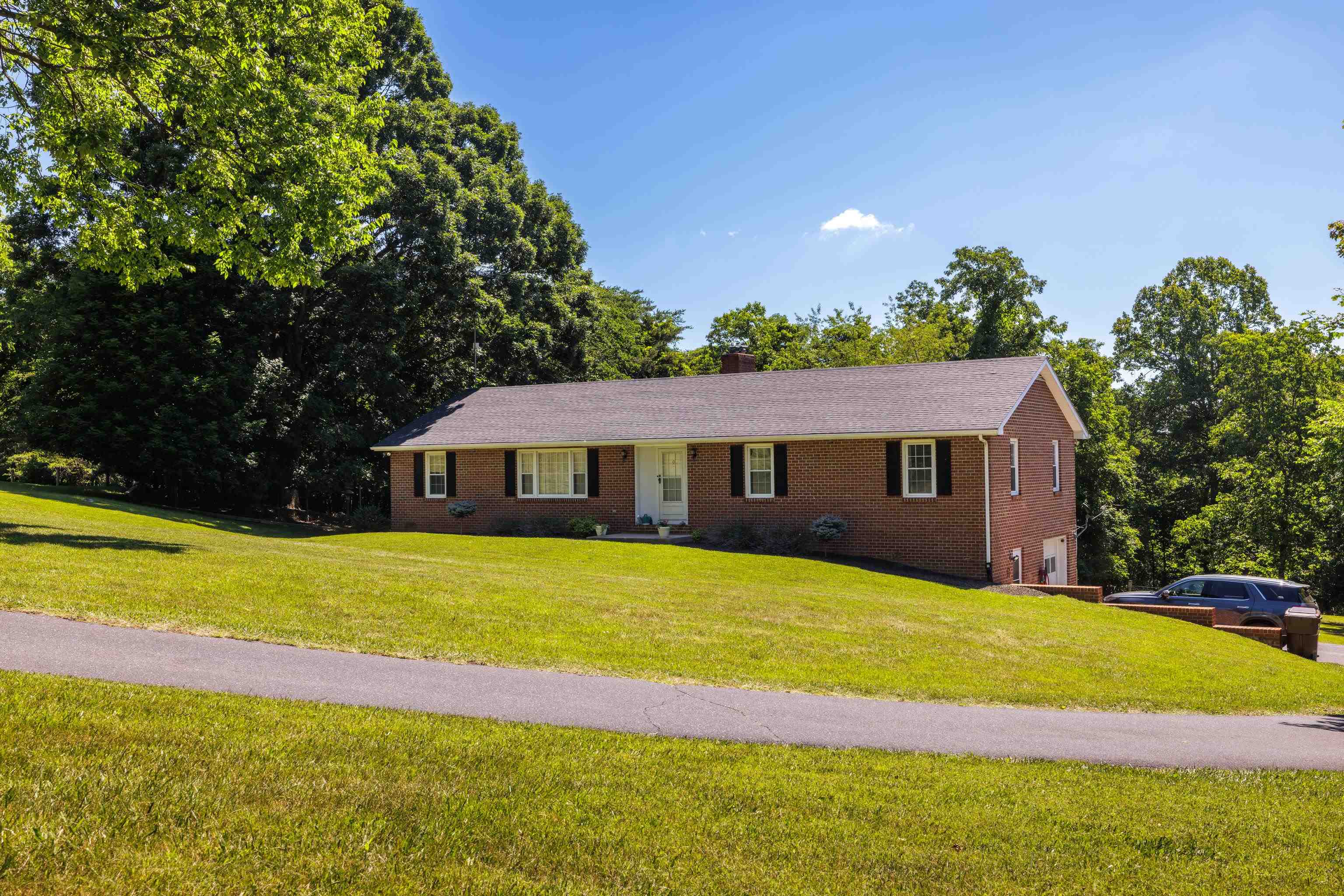 1704 LEE JACKSON HWY