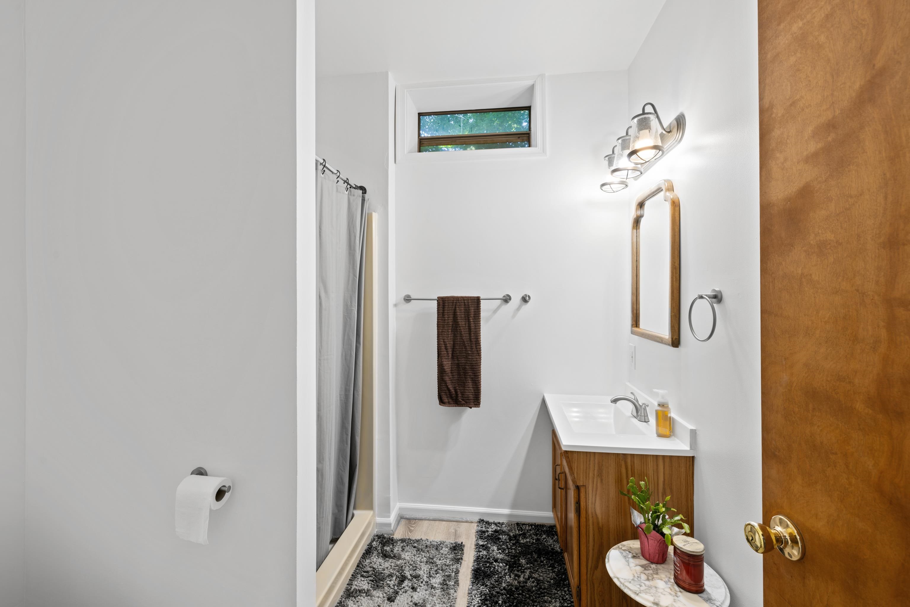 1704 LEE JACKSON HWY